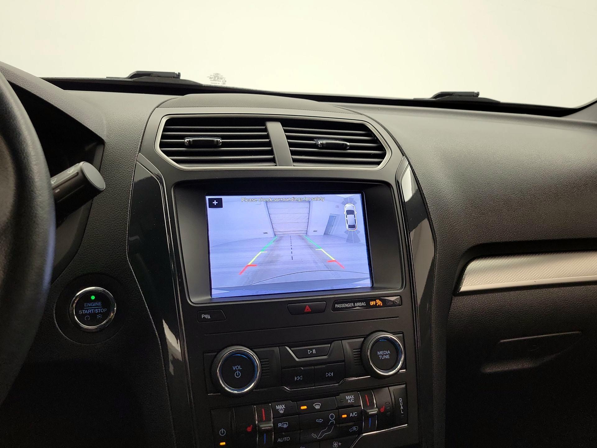 Thumbnail: 2019 Ford Explorer - 15