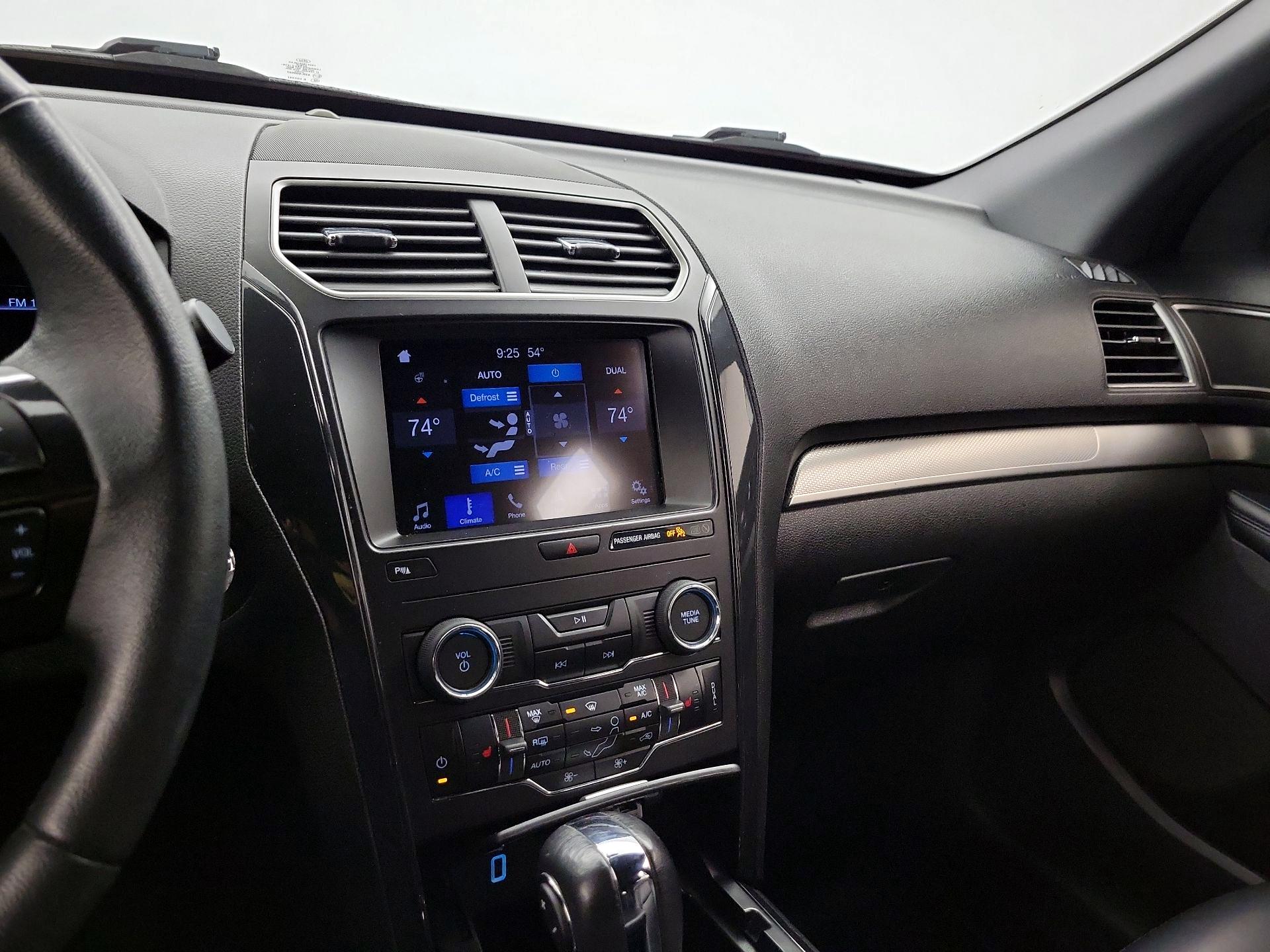 Thumbnail: 2019 Ford Explorer - 17