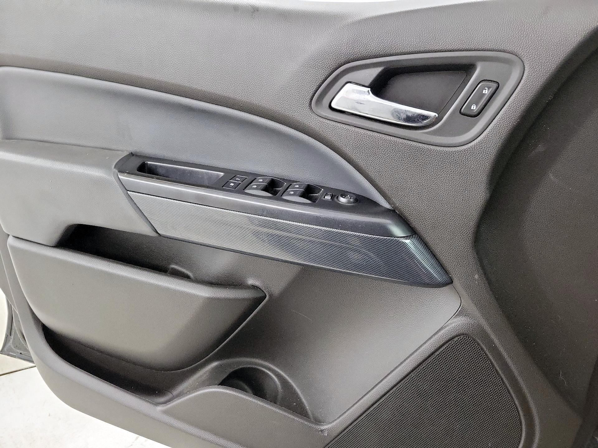 Thumbnail: 2015 Chevrolet Colorado - 12