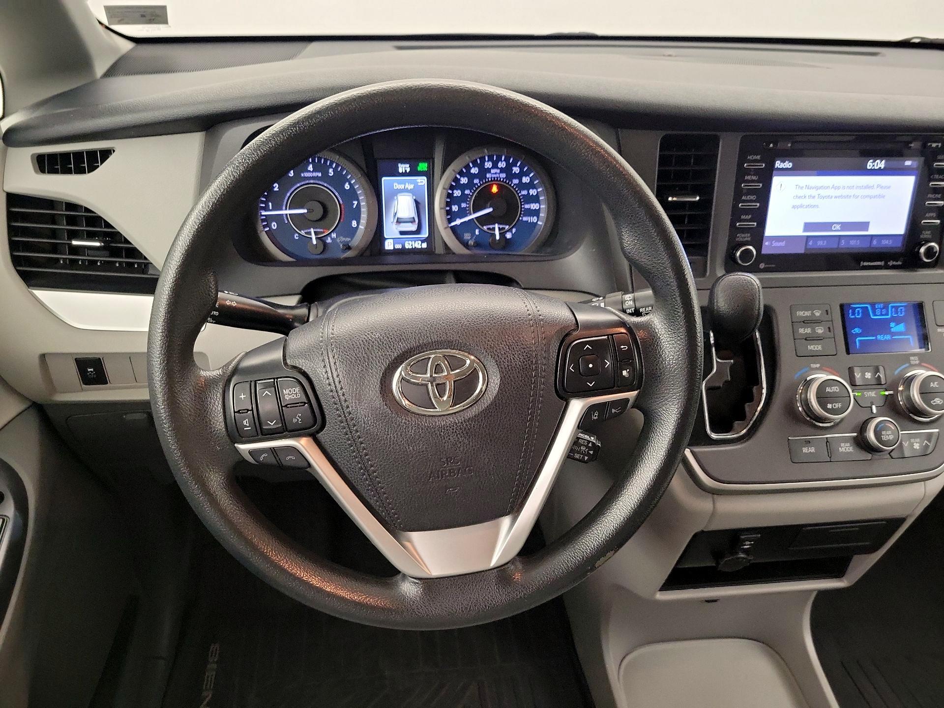 Thumbnail: 2020 Toyota Sienna - 10