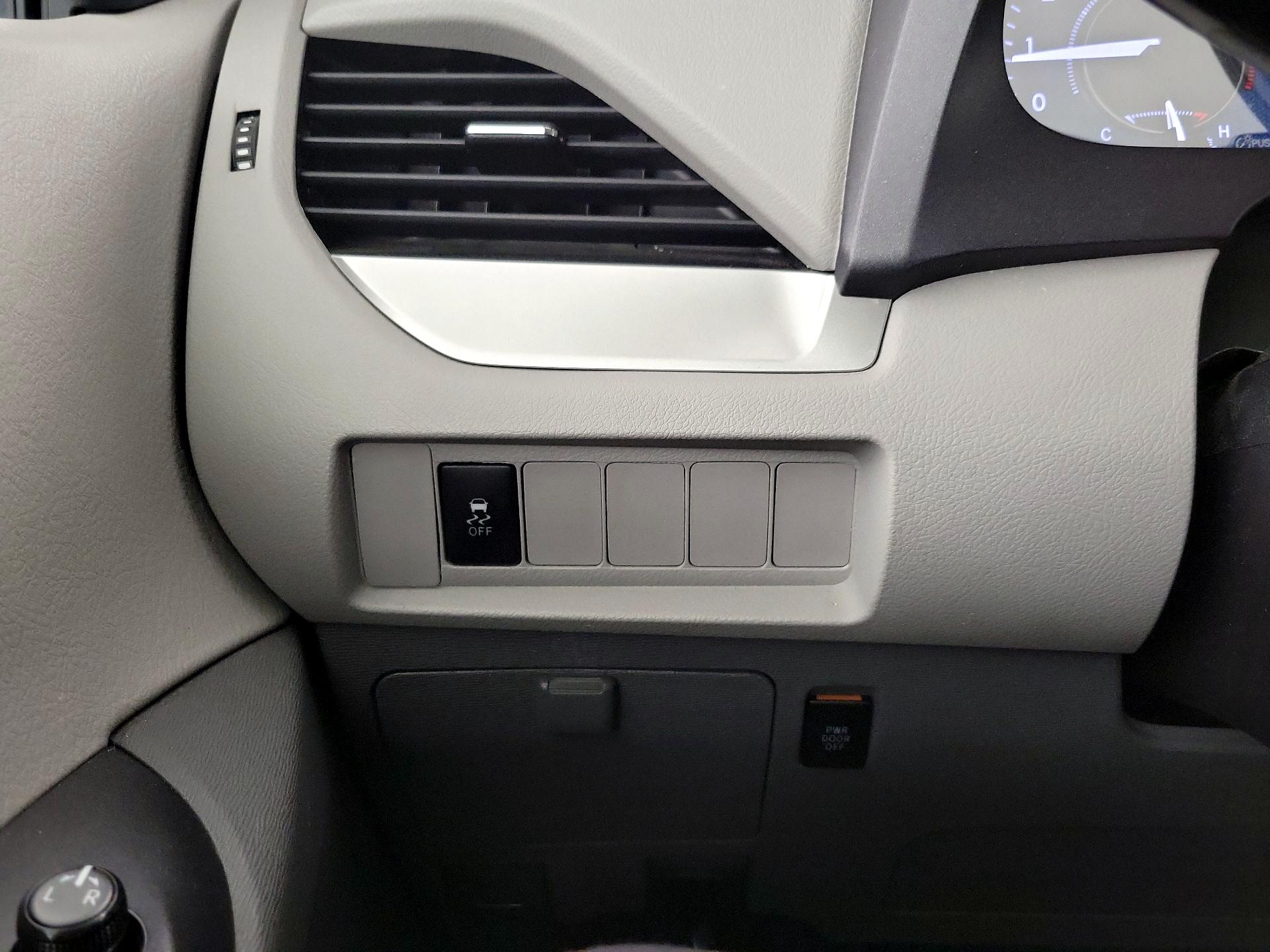 Thumbnail: 2020 Toyota Sienna - 13