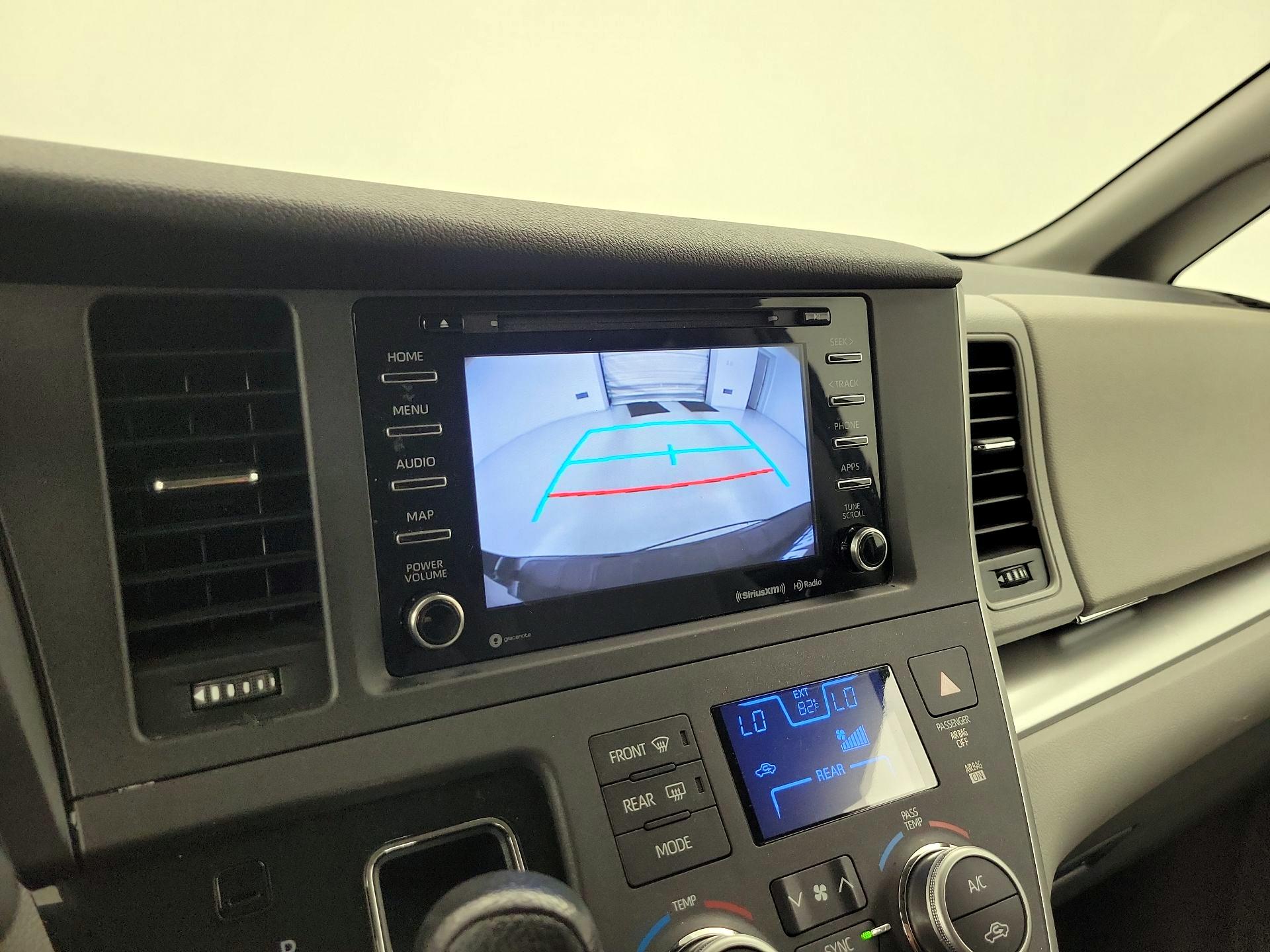 Thumbnail: 2020 Toyota Sienna - 14