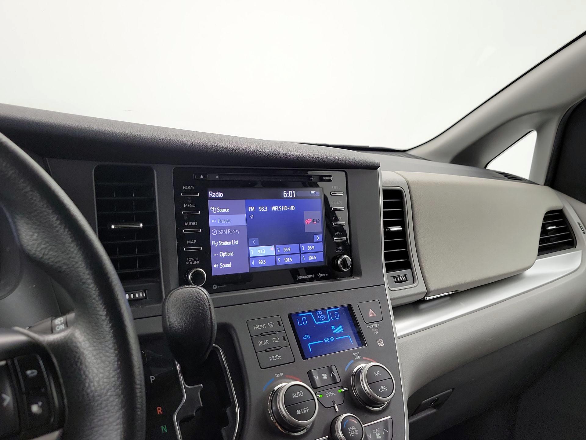 Thumbnail: 2020 Toyota Sienna - 15