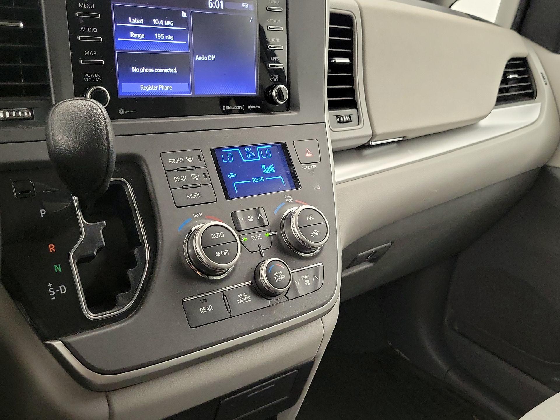 Thumbnail: 2020 Toyota Sienna - 16
