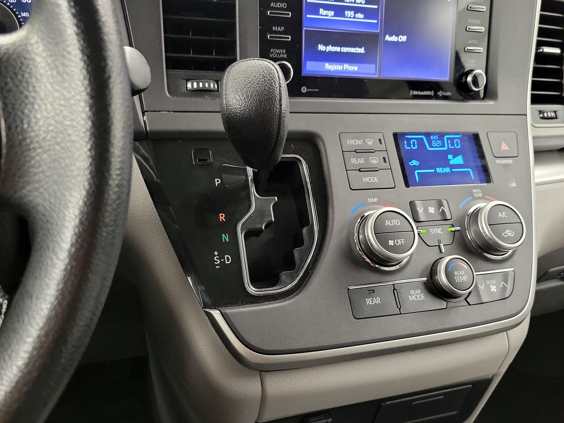 Thumbnail: 2020 Toyota Sienna - 17