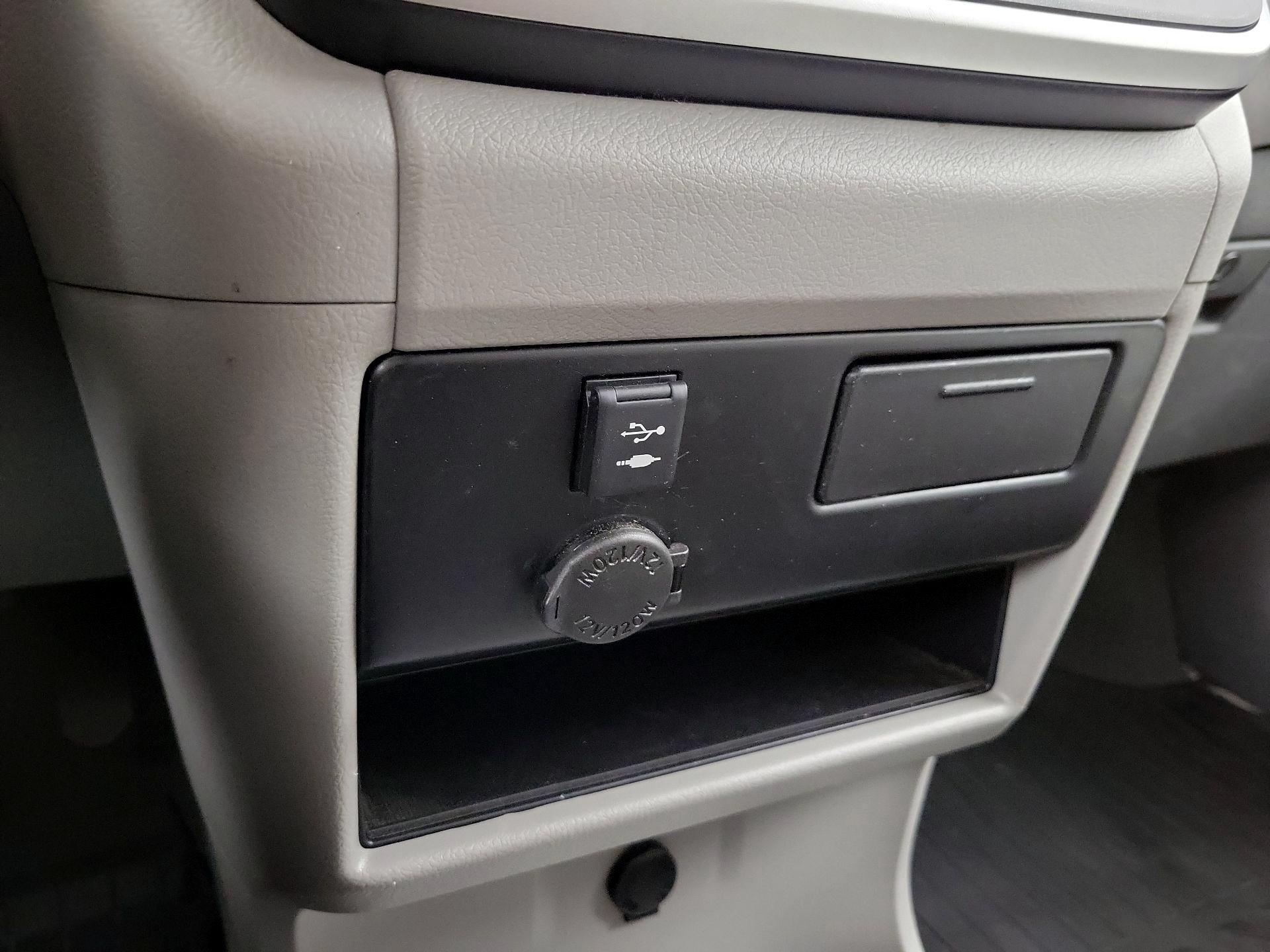 Thumbnail: 2020 Toyota Sienna - 18