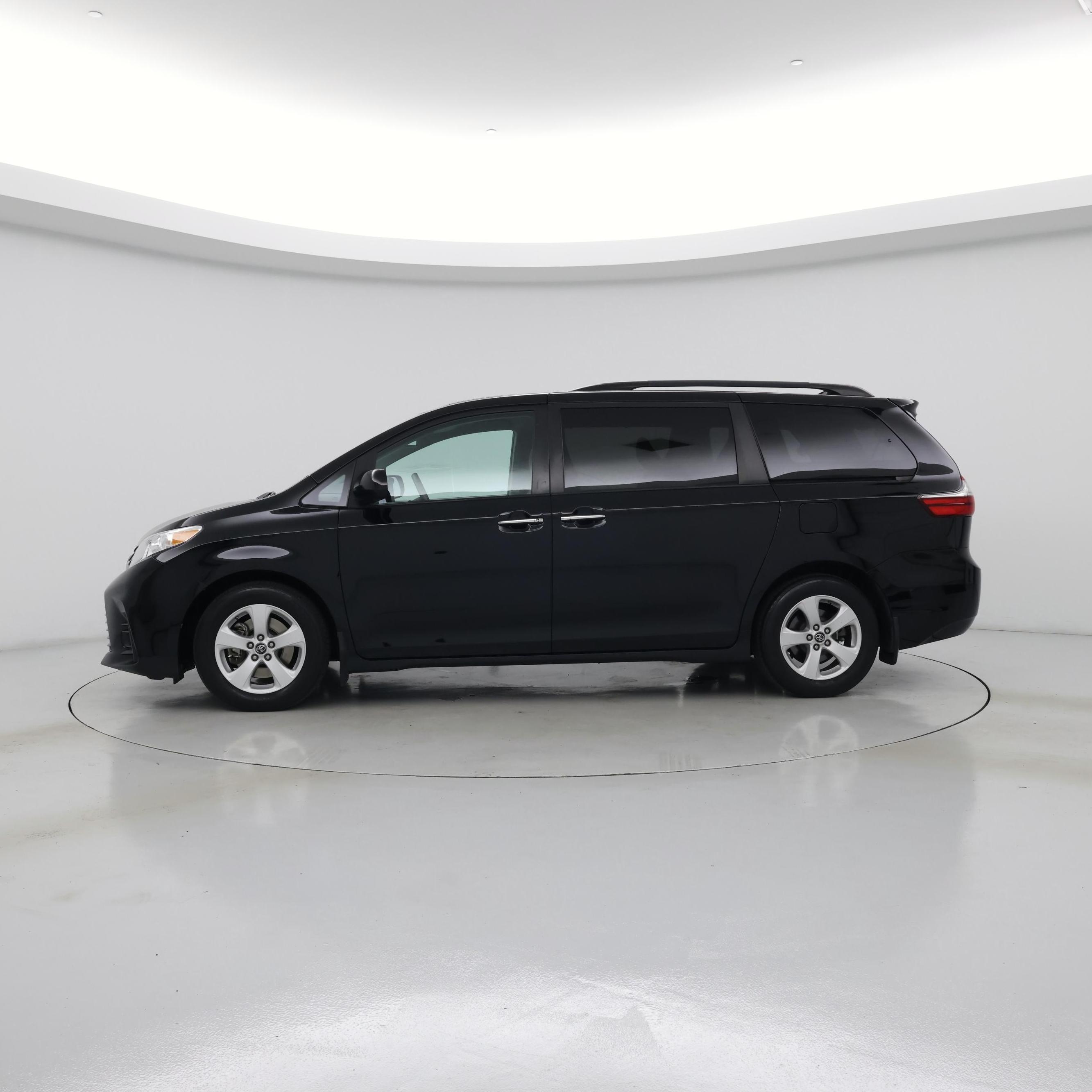 Thumbnail: 2020 Toyota Sienna - 3