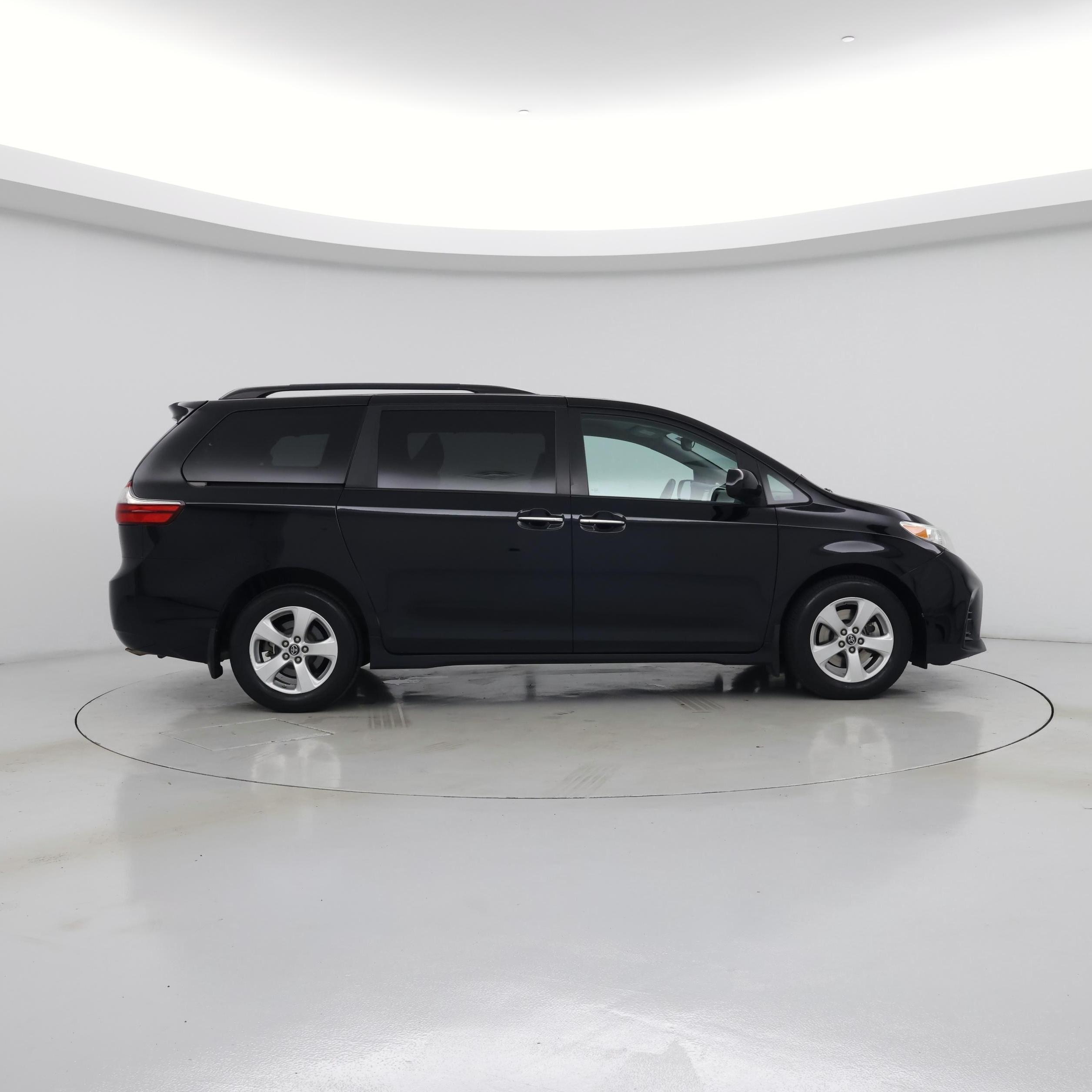 Thumbnail: 2020 Toyota Sienna - 7