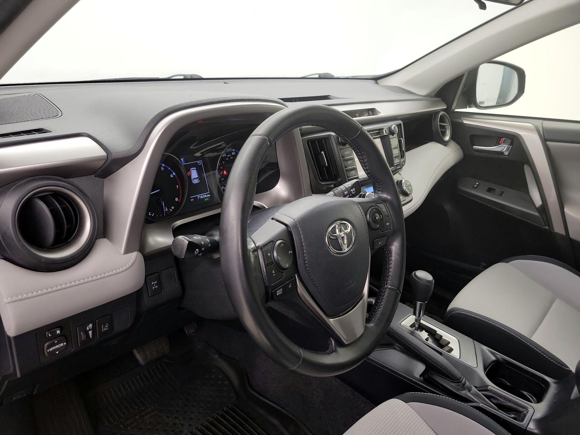 Thumbnail: 2018 Toyota RAV4 - 9