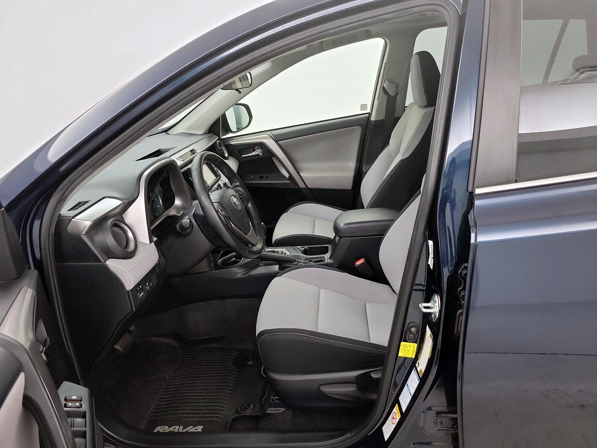 Thumbnail: 2018 Toyota RAV4 - 11