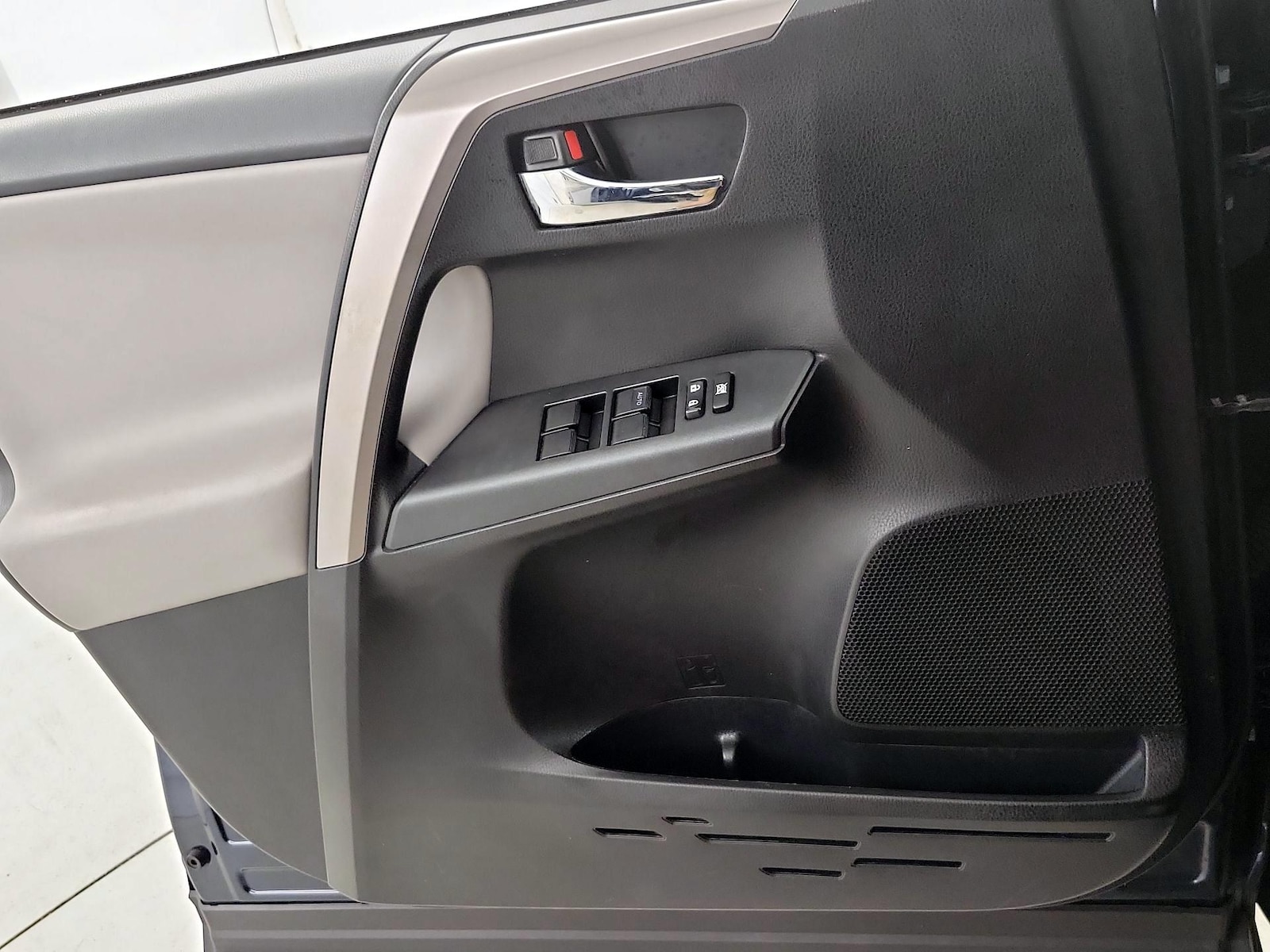 2018 Toyota RAV4 XLE - Photo 13
