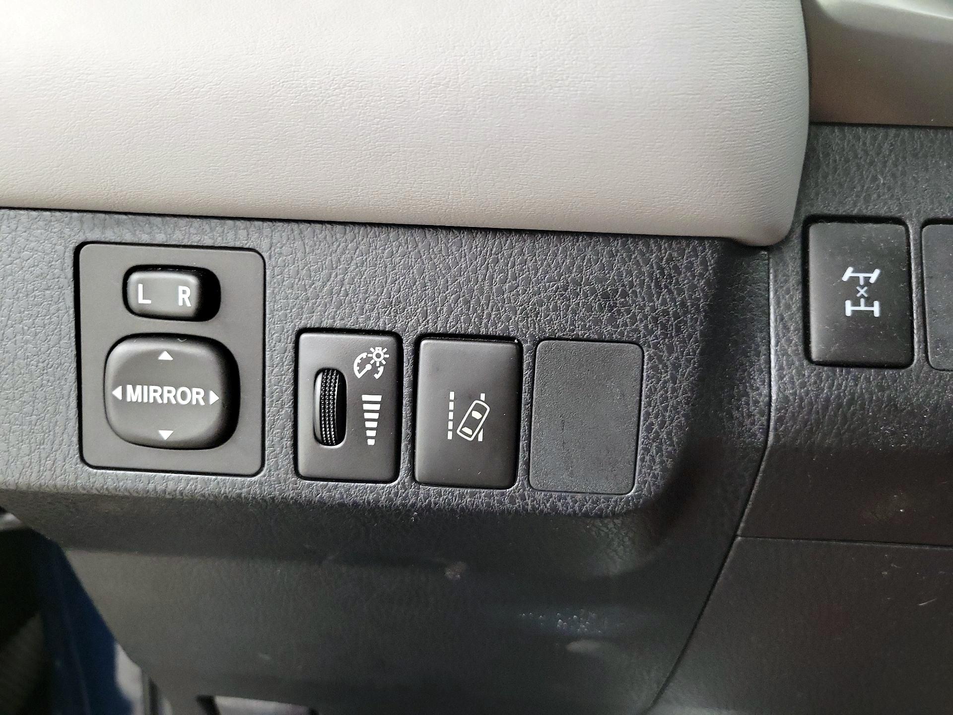 Thumbnail: 2018 Toyota RAV4 - 13
