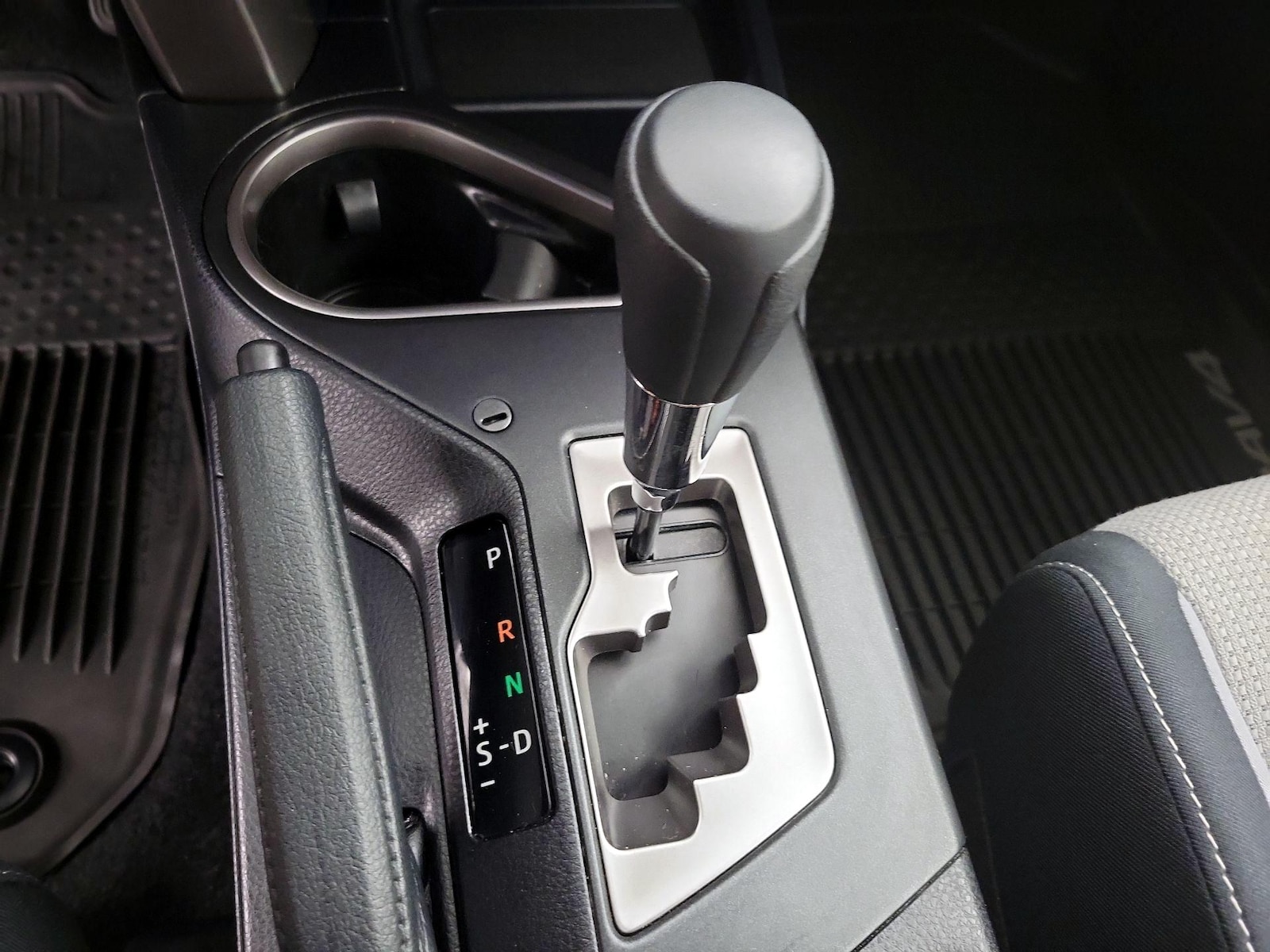 2018 Toyota RAV4 XLE - Photo 18