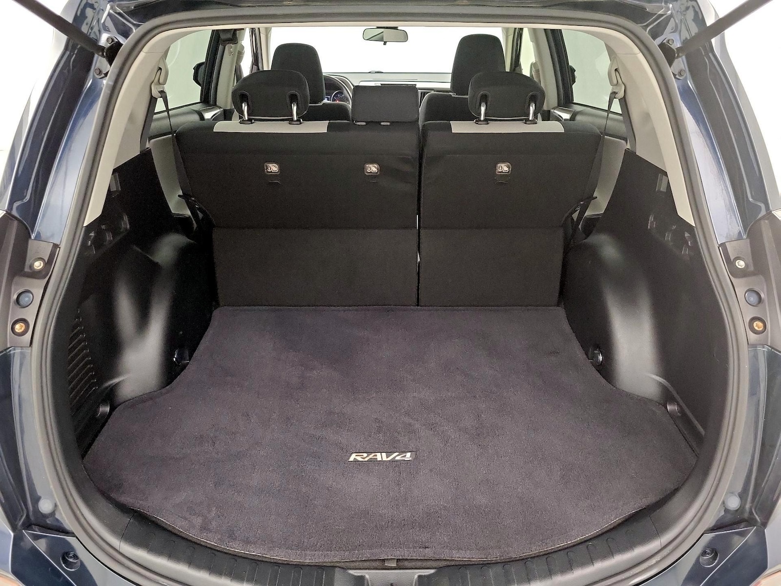 2018 Toyota RAV4 XLE - Photo 22