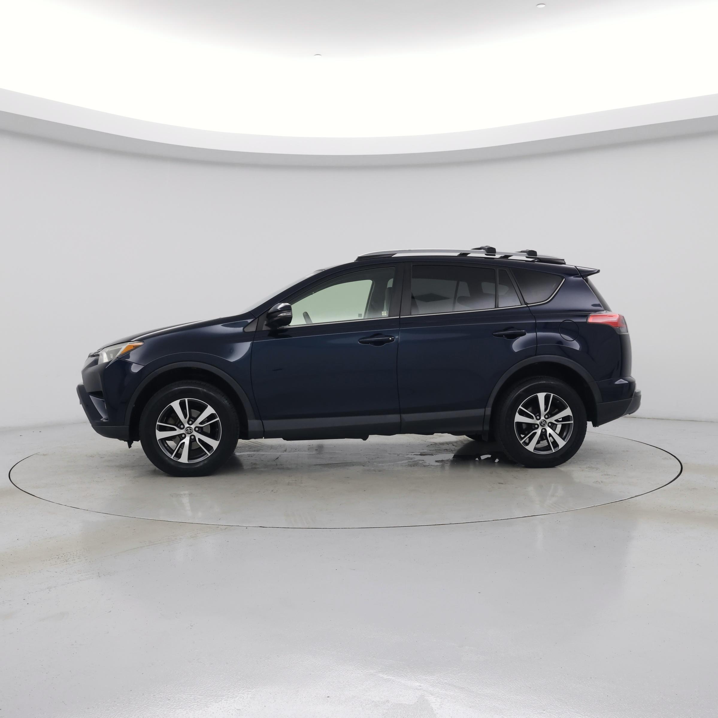Thumbnail: 2018 Toyota RAV4 - 3