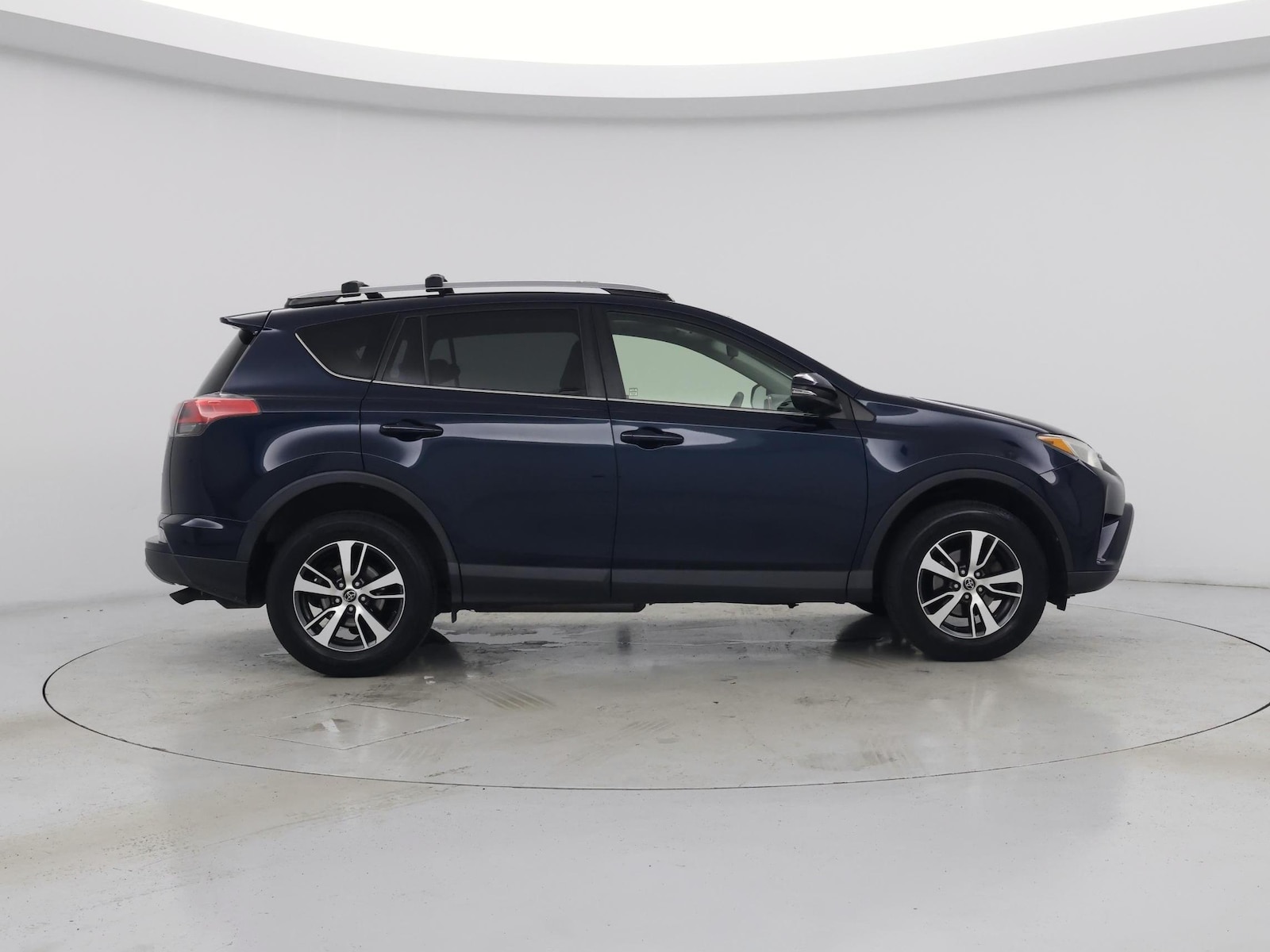 2018 Toyota RAV4 XLE - Photo 8