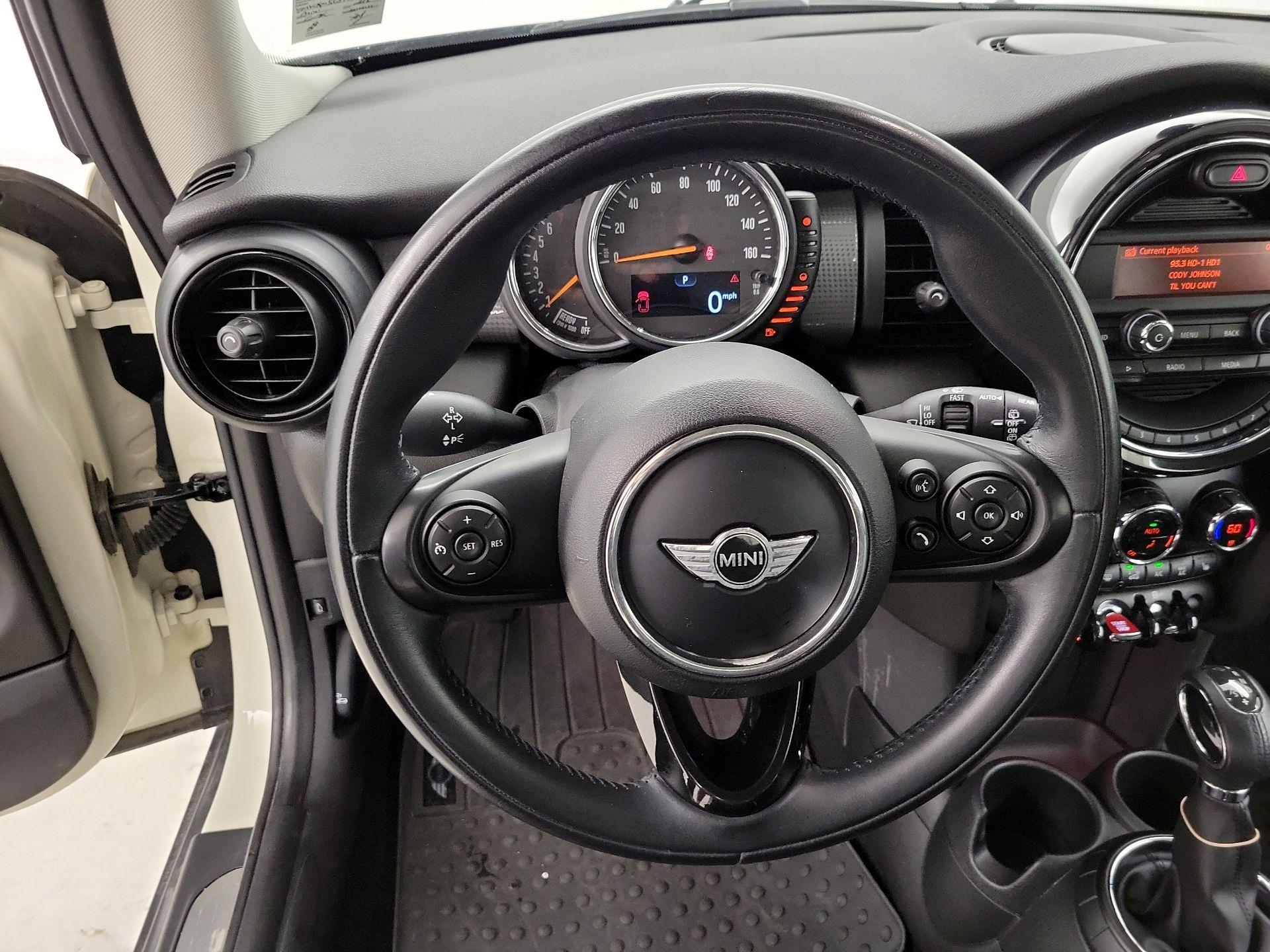 Thumbnail: 2015 MINI Cooper Hardtop - 10