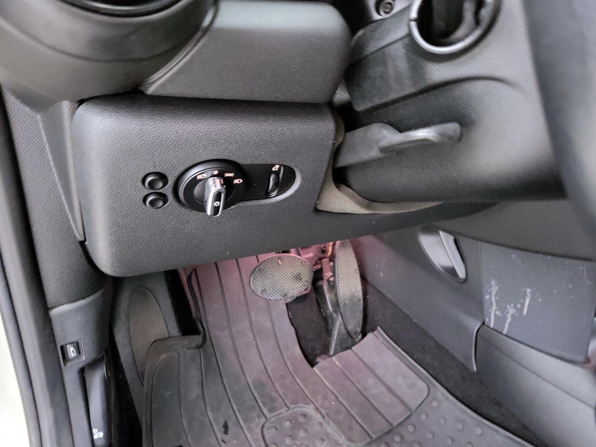 Thumbnail: 2015 MINI Cooper Hardtop - 13