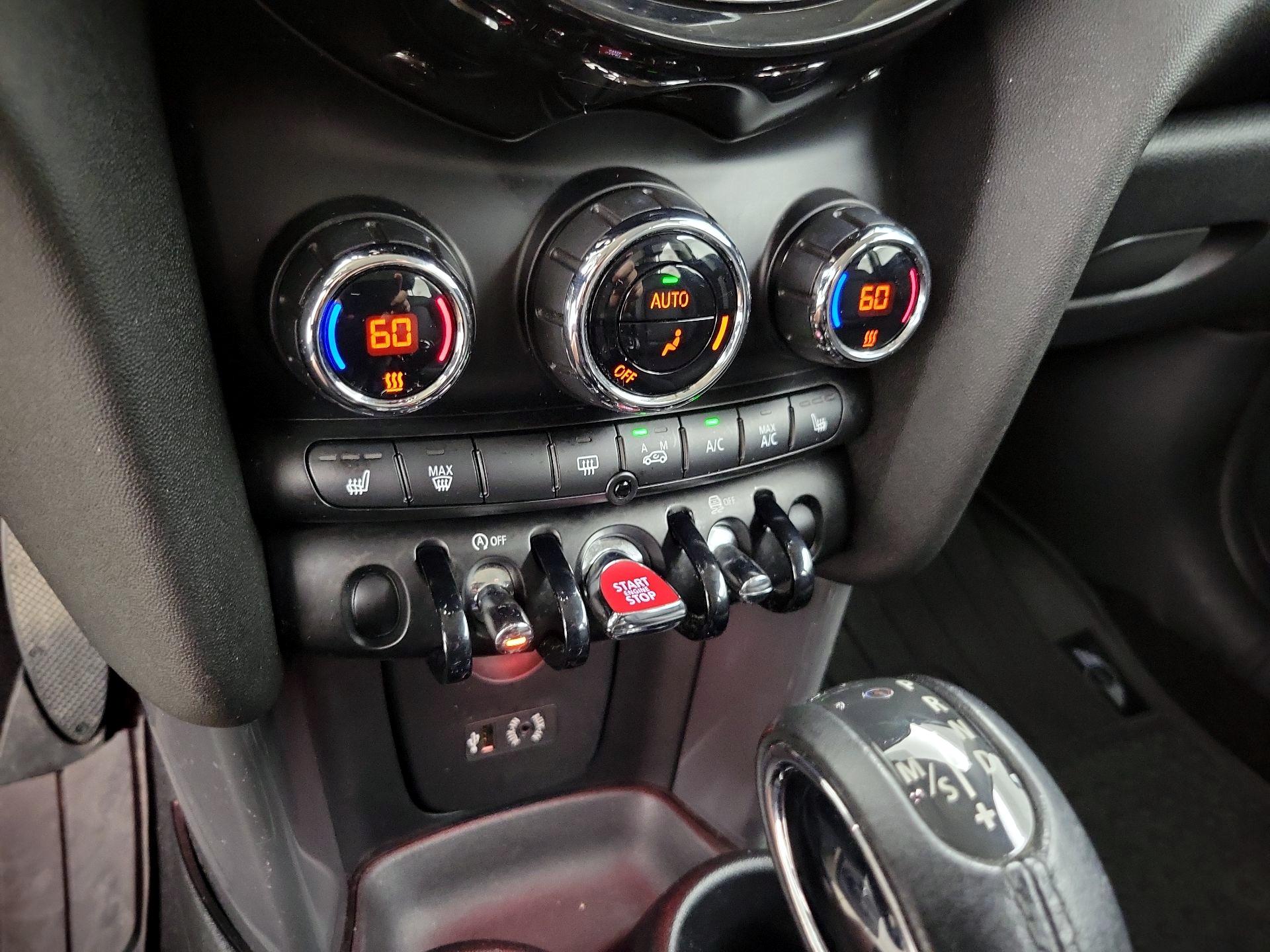 Thumbnail: 2015 MINI Cooper Hardtop - 15