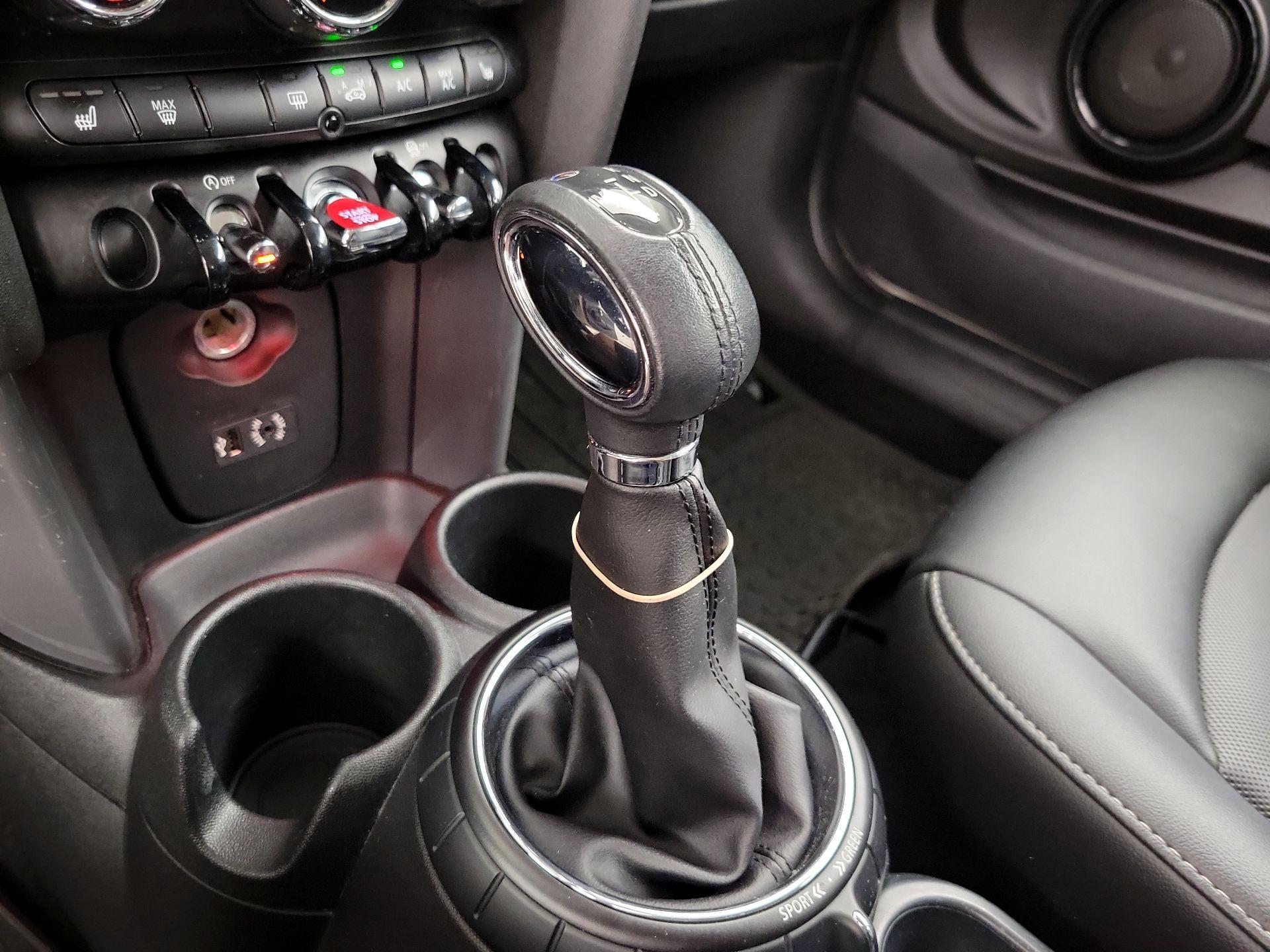 Thumbnail: 2015 MINI Cooper Hardtop - 16