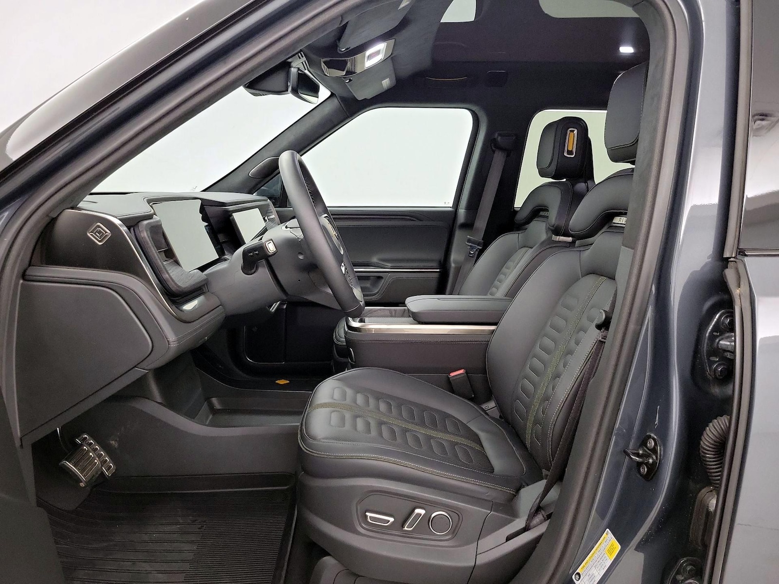 2024 Rivian R1T Adventure - Photo 12