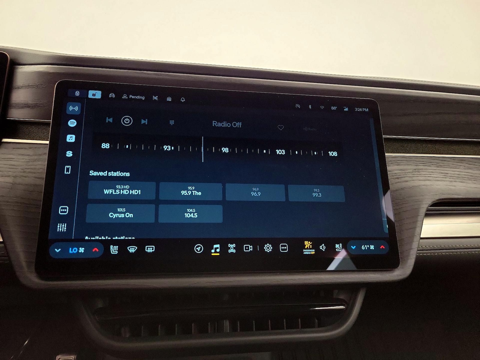 2024 Rivian R1T Adventure - Photo 16