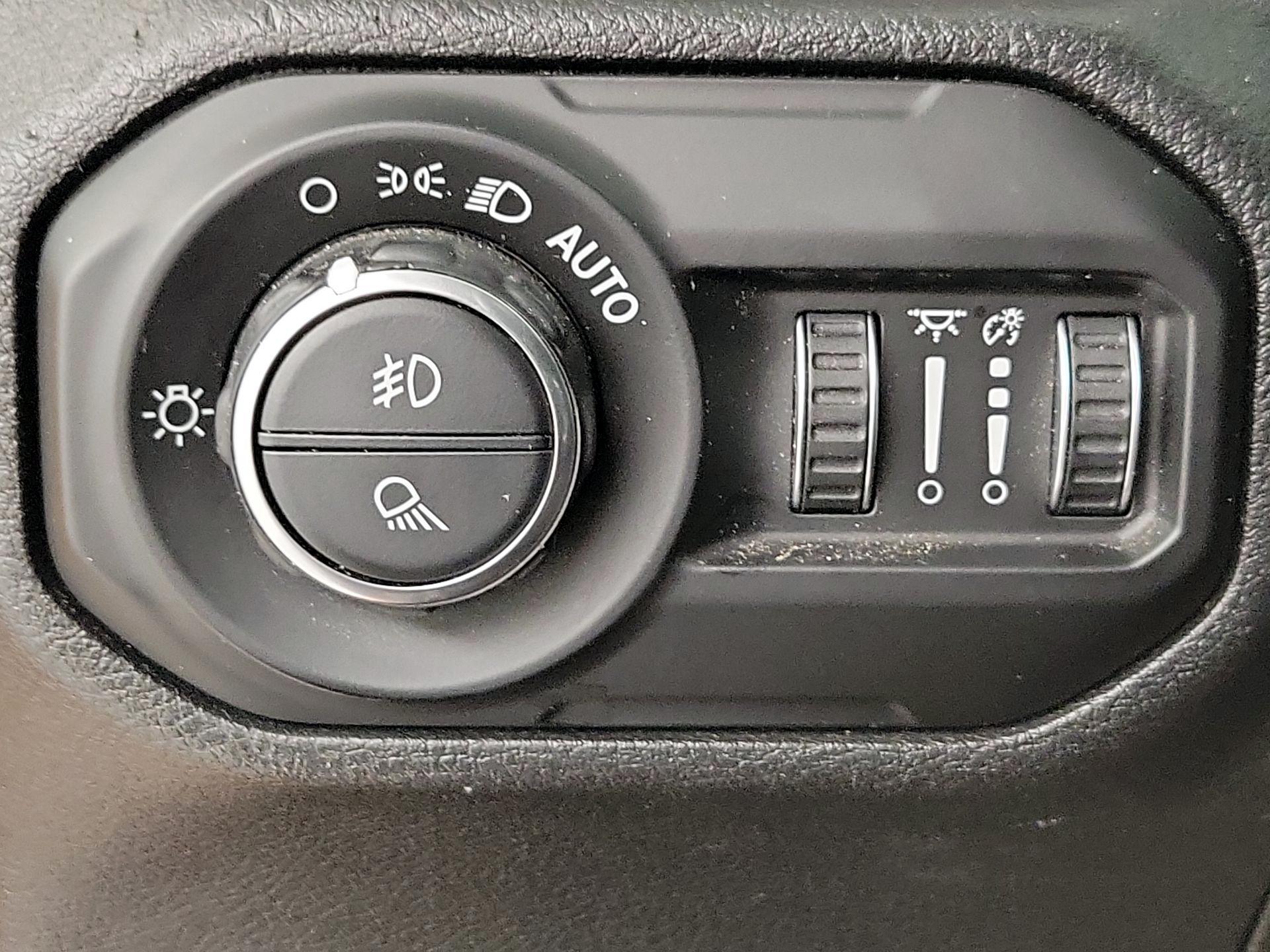 Thumbnail: 2021 Jeep Gladiator - 11