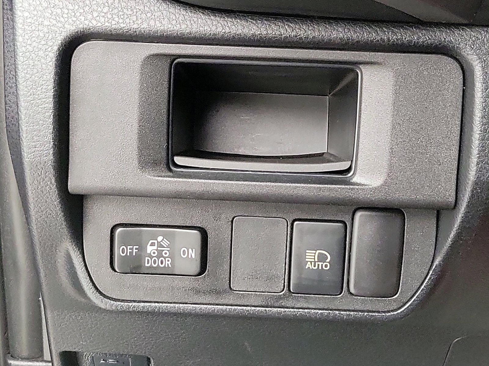 2018 Toyota Tacoma SR5 - Photo 12