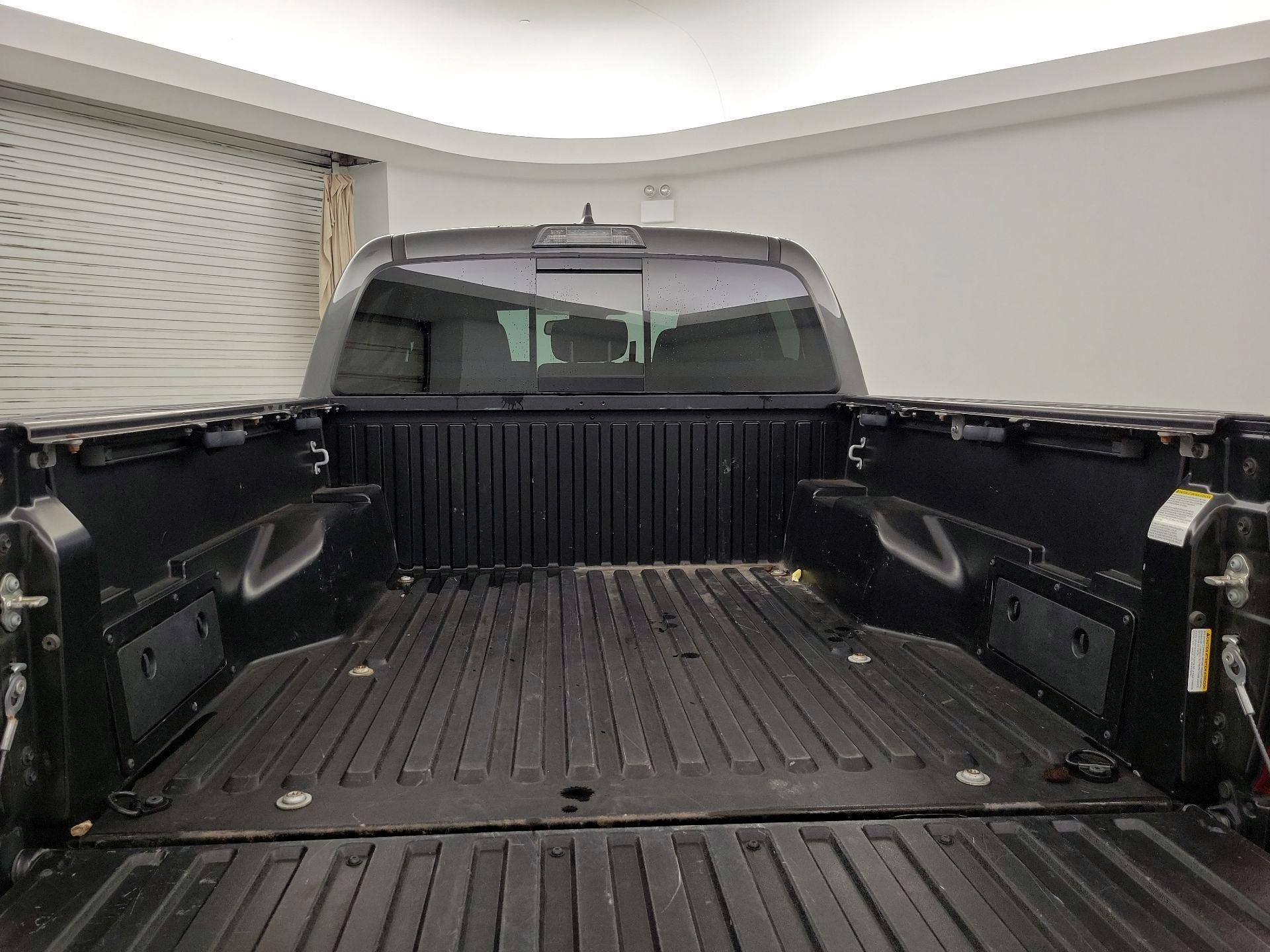 Thumbnail: 2018 Toyota Tacoma - 18