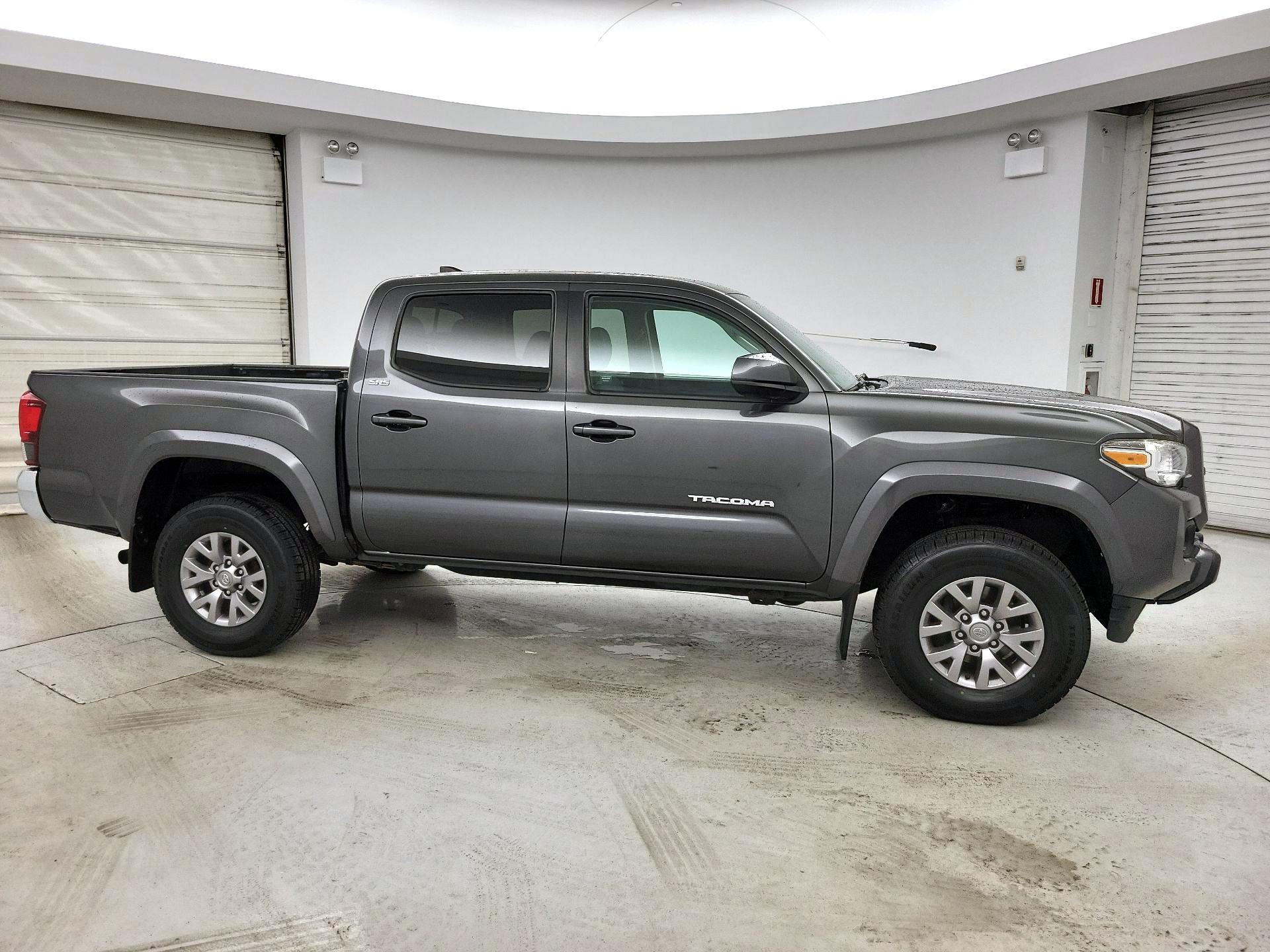 Thumbnail: 2018 Toyota Tacoma - 4