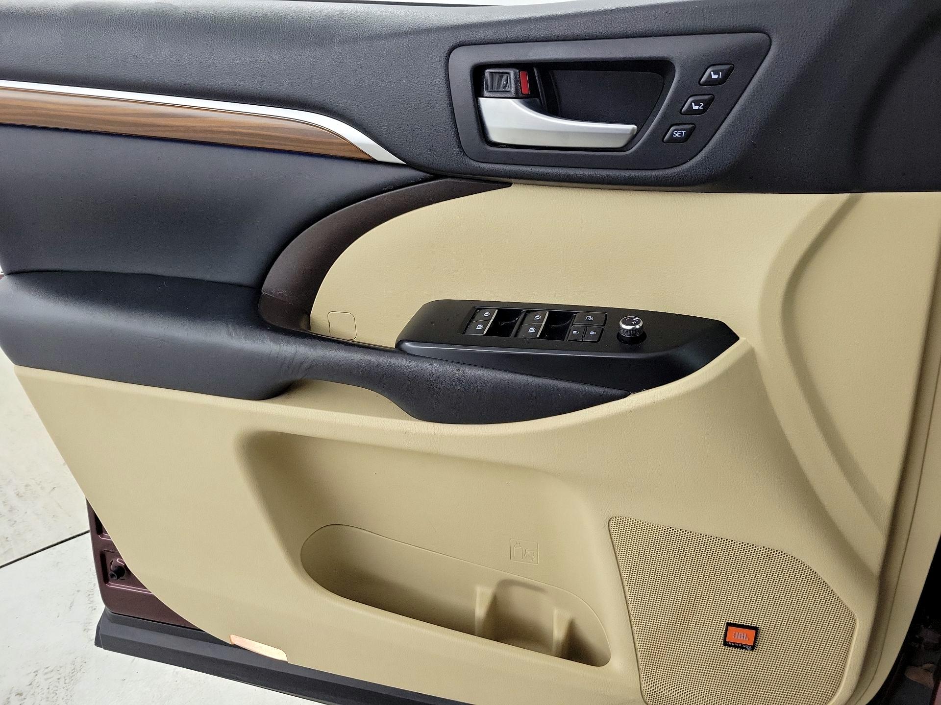 Thumbnail: 2018 Toyota Highlander - 12