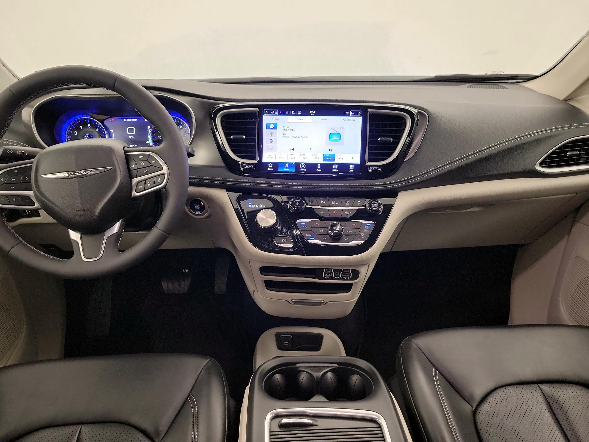 Thumbnail: 2023 Chrysler Pacifica - 9