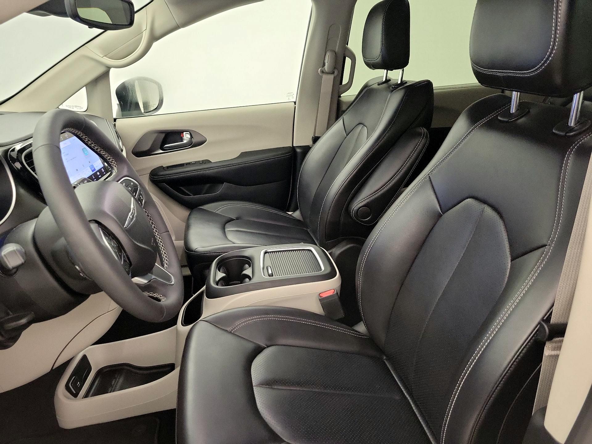 Thumbnail: 2023 Chrysler Pacifica - 11