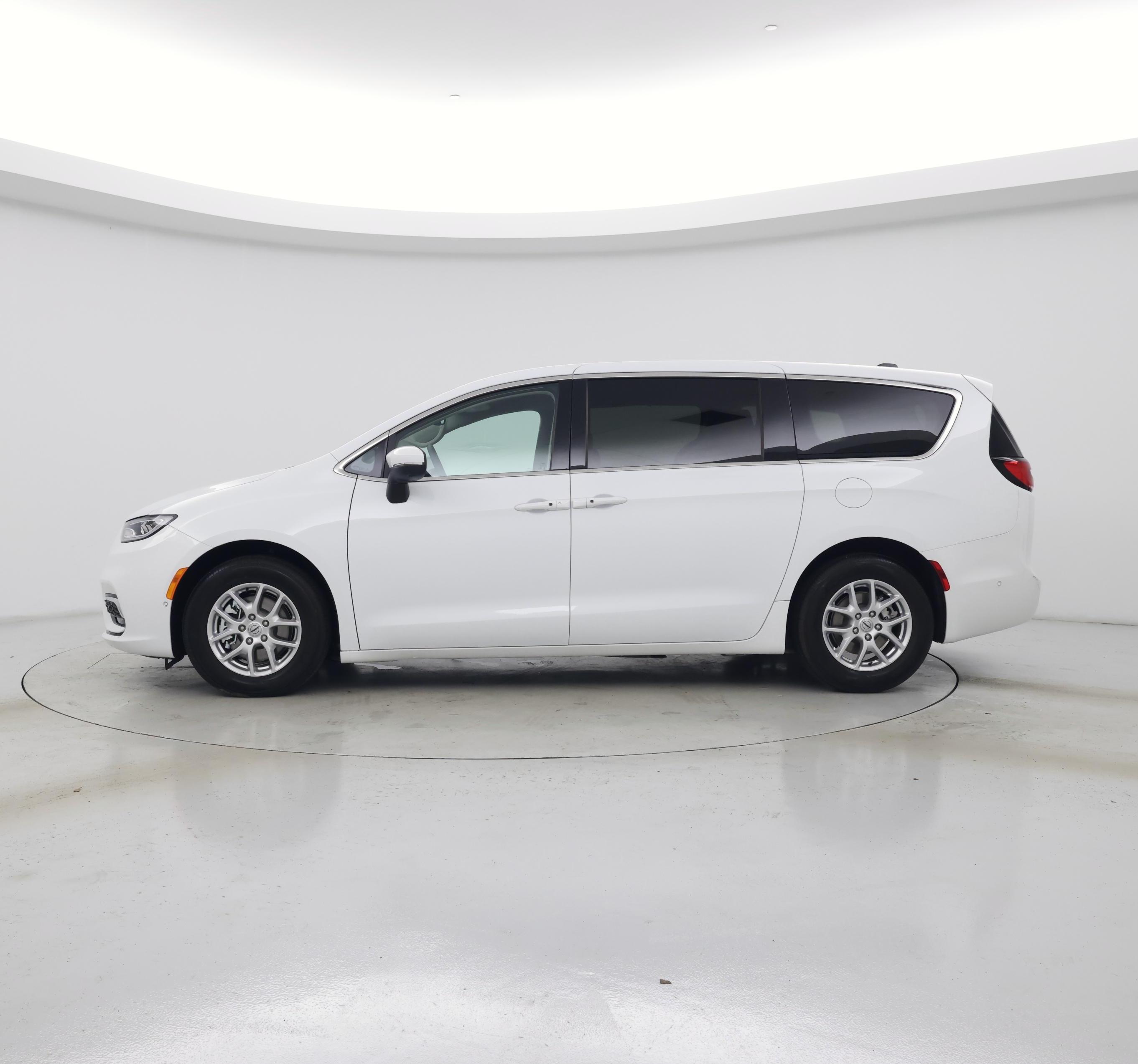 Thumbnail: 2023 Chrysler Pacifica - 3