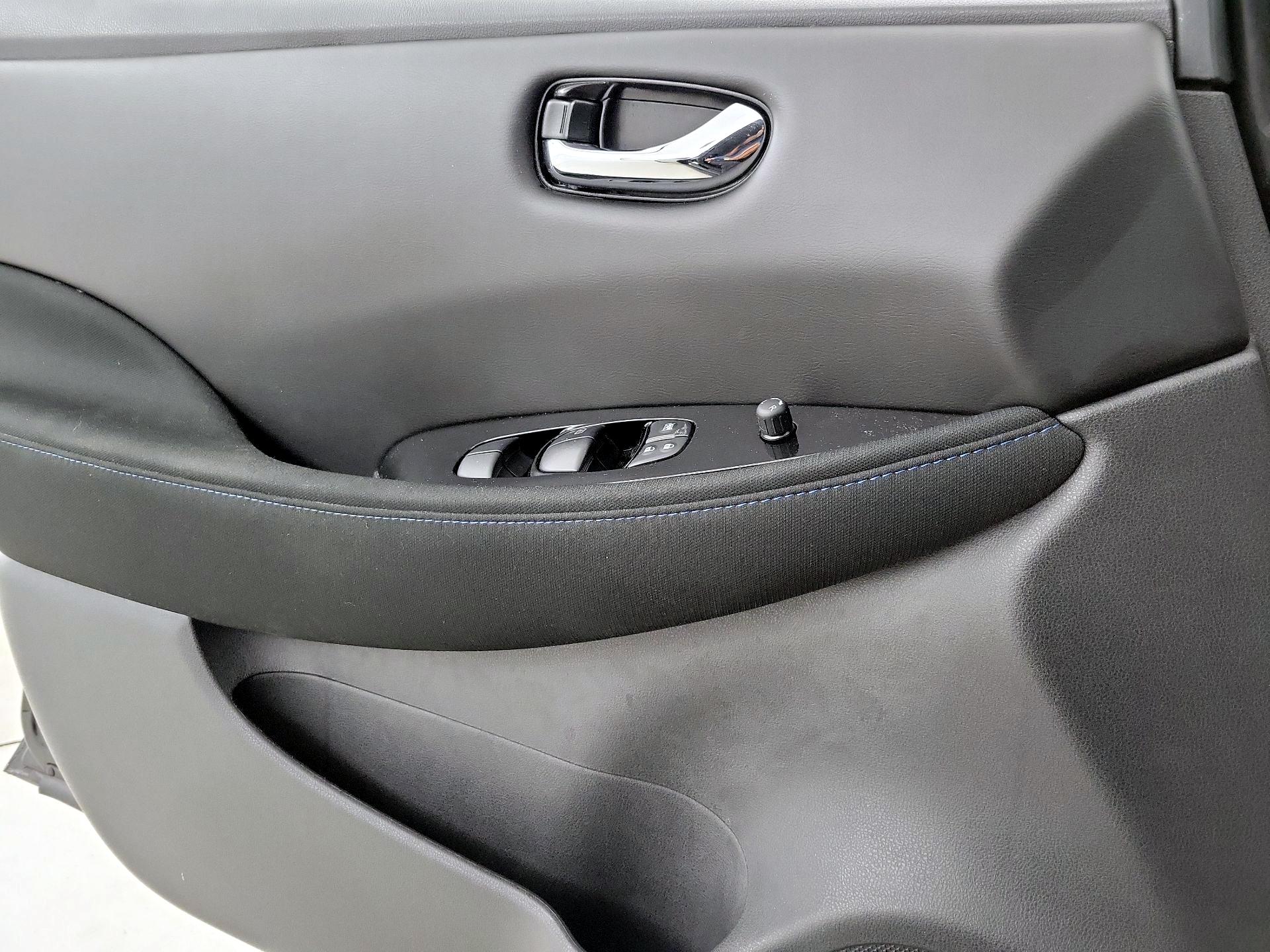 Thumbnail: 2023 Nissan Leaf - 12