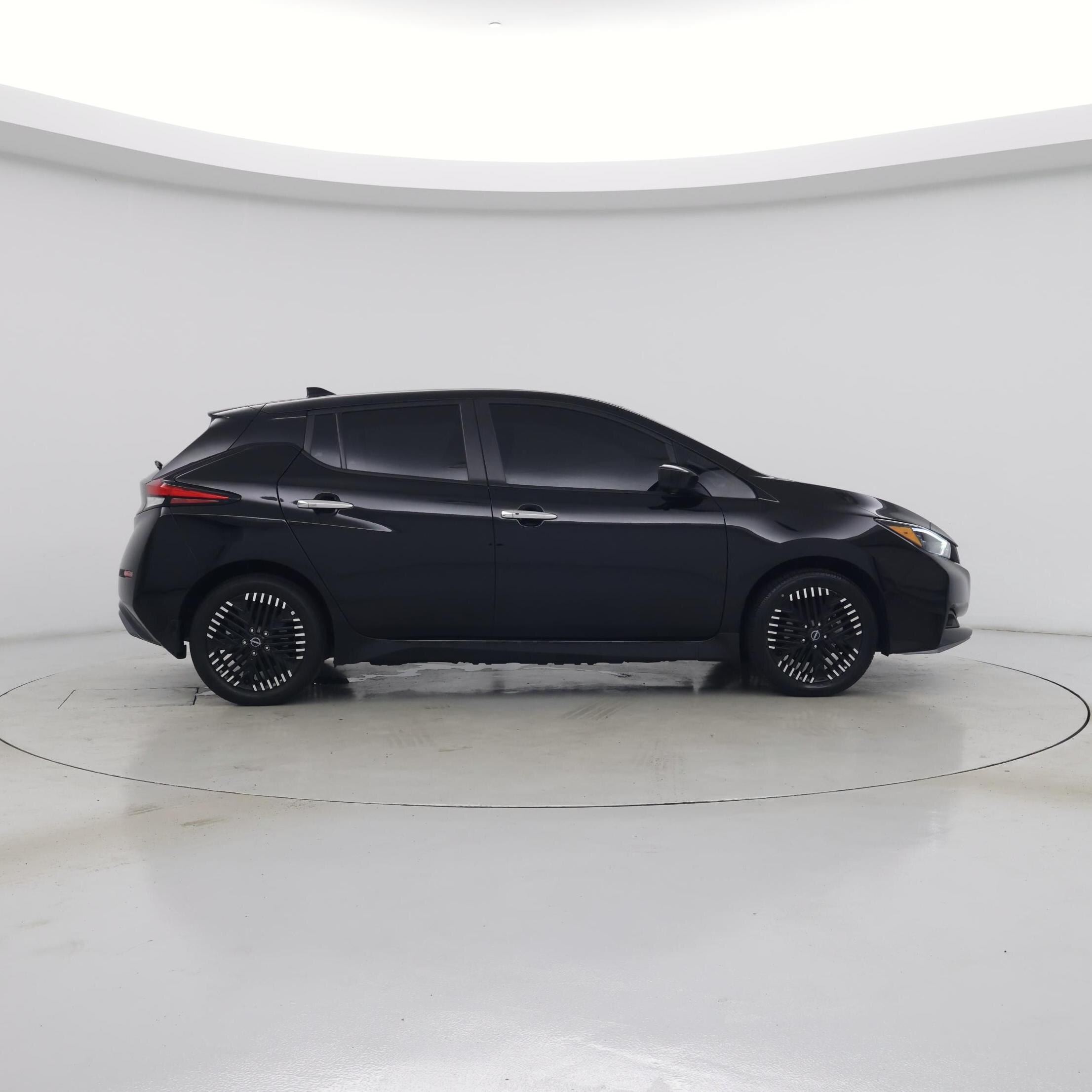 Thumbnail: 2023 Nissan Leaf - 7