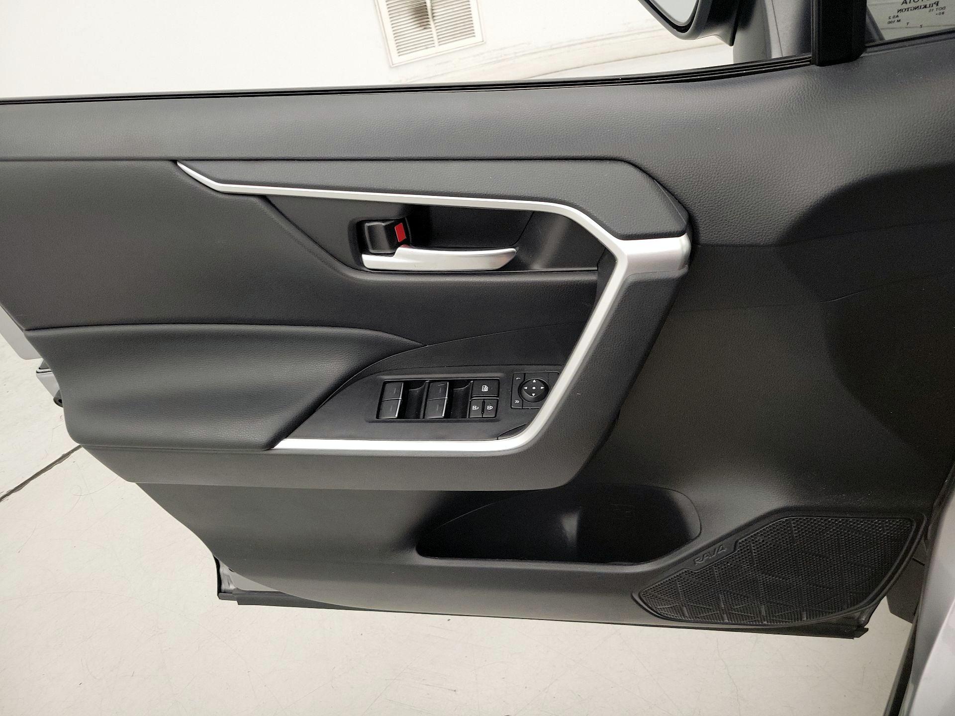 Thumbnail: 2023 Toyota RAV4 - 12