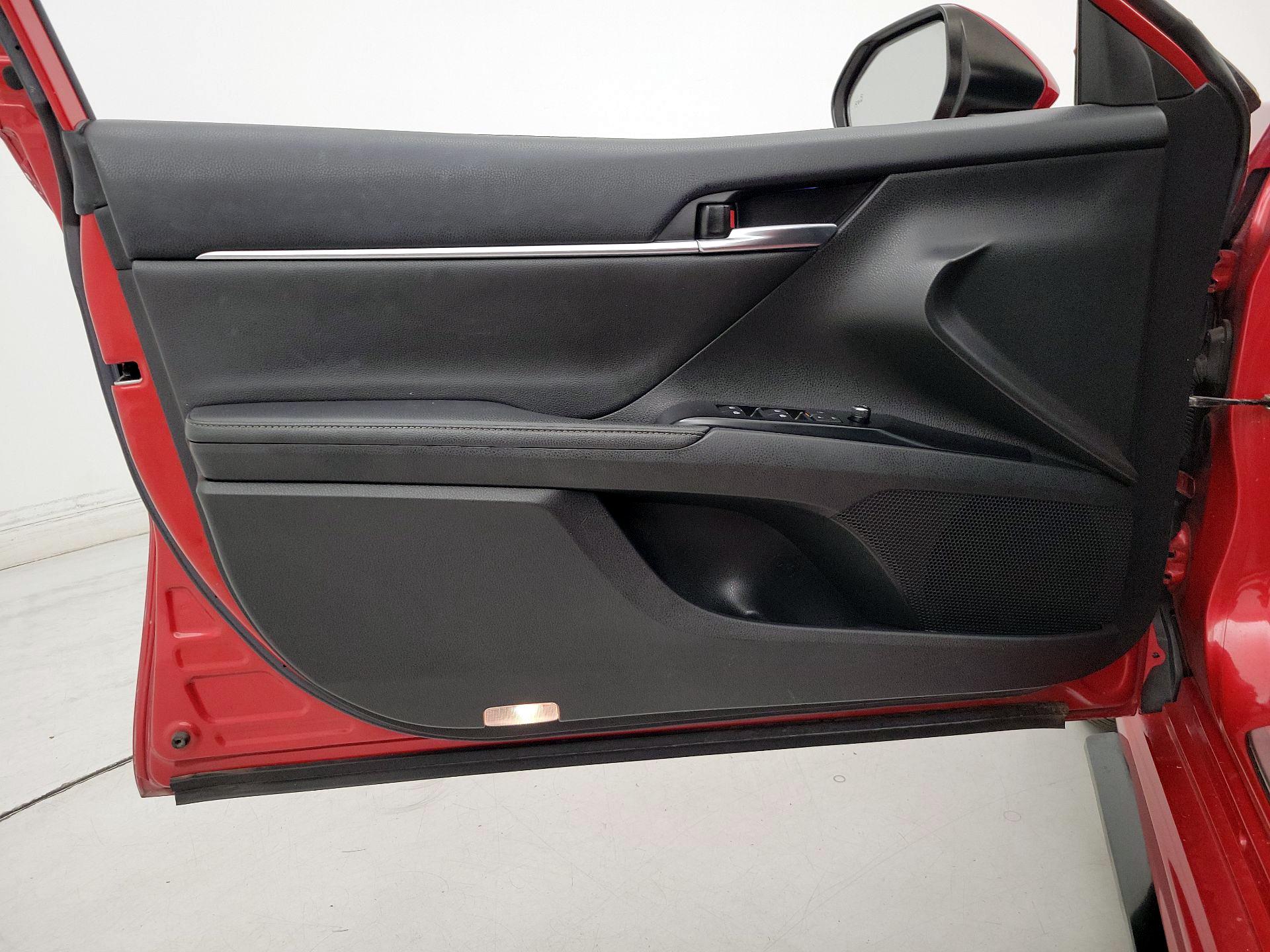 Thumbnail: 2019 Toyota Camry - 12