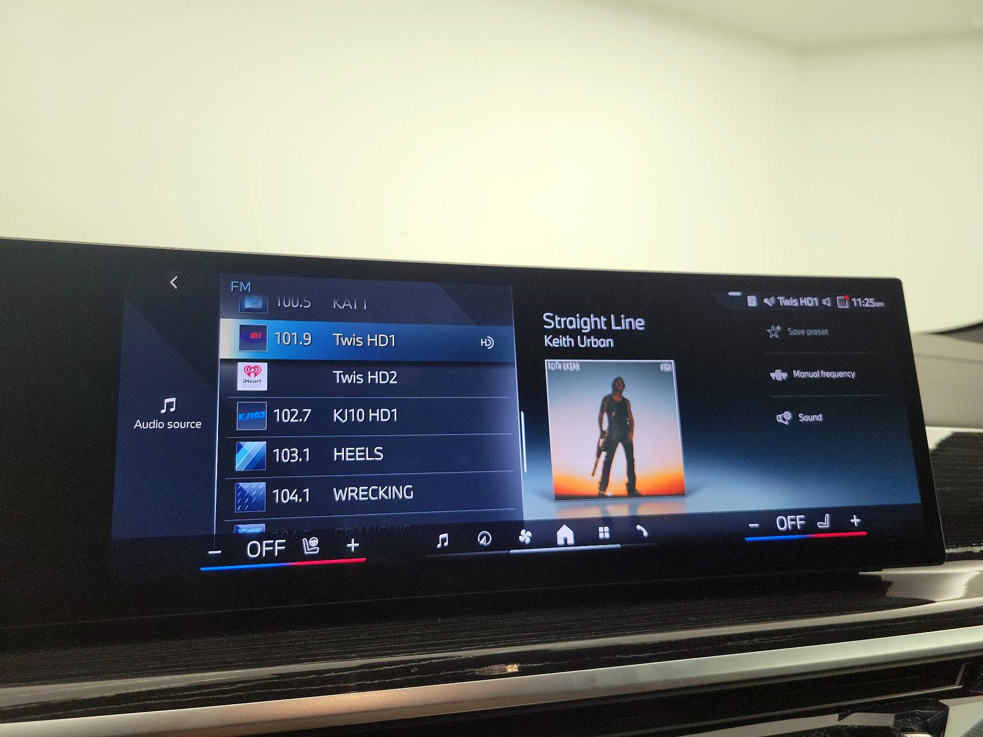 Thumbnail: 2025 BMW X6 - 16