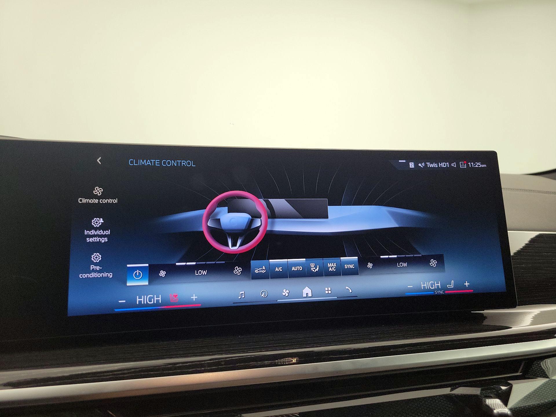 Thumbnail: 2025 BMW X6 - 17