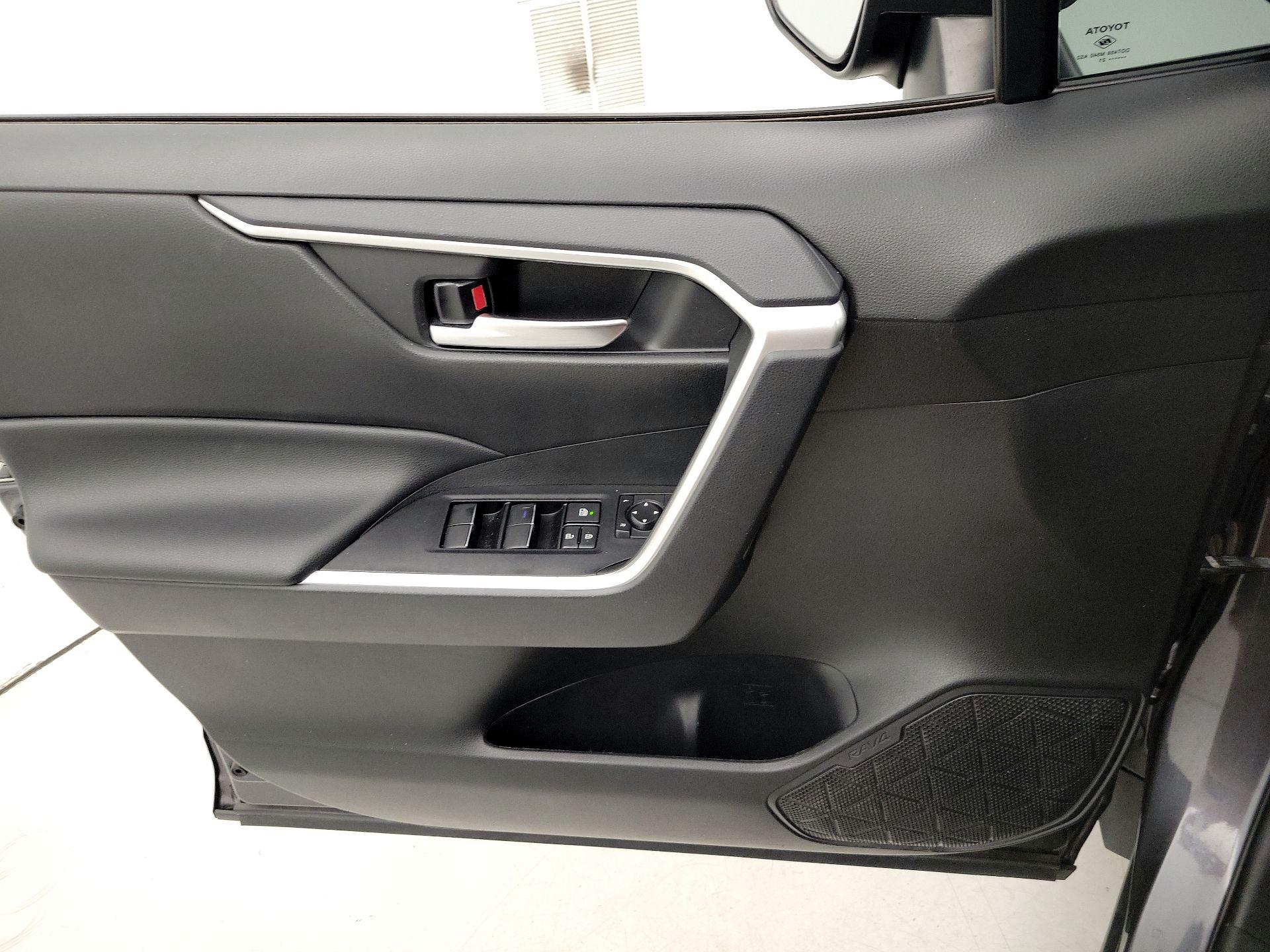 Thumbnail: 2021 Toyota RAV4 - 12