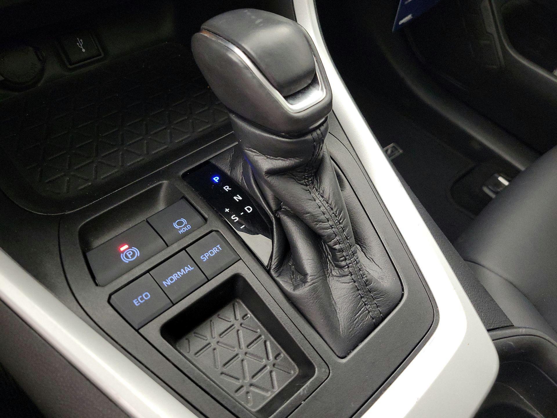 Thumbnail: 2021 Toyota RAV4 - 17