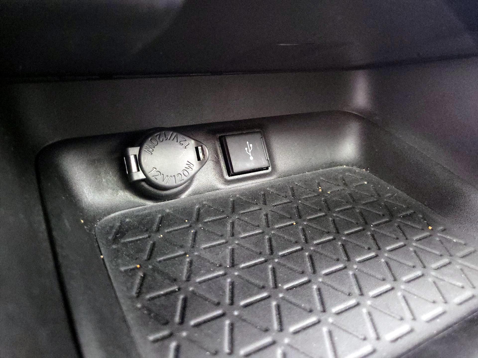 Thumbnail: 2021 Toyota RAV4 - 18