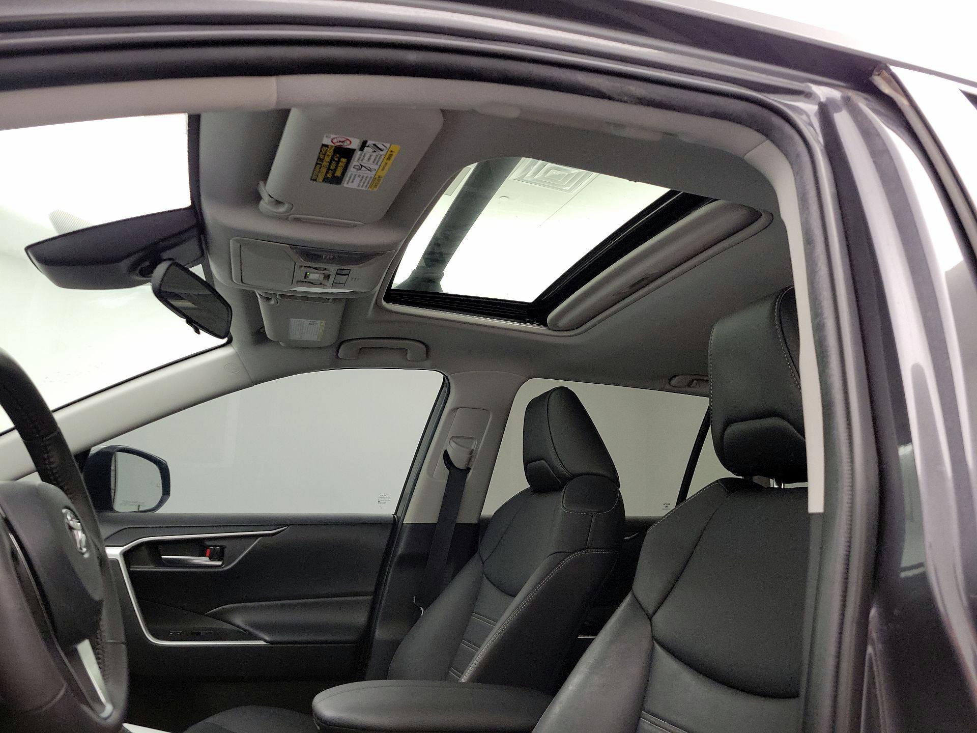 Thumbnail: 2021 Toyota RAV4 - 19