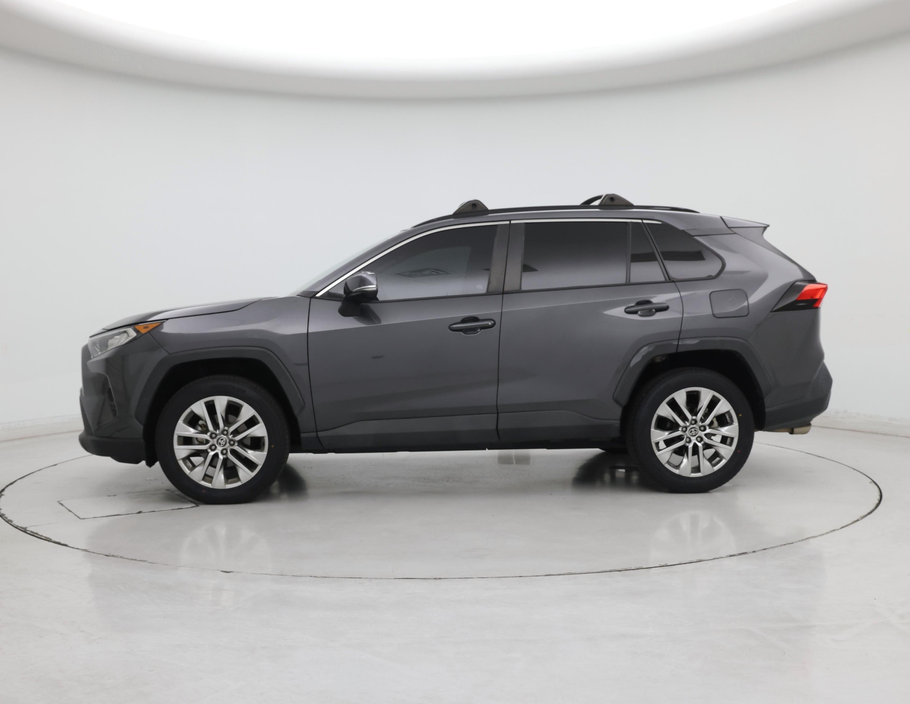 Thumbnail: 2021 Toyota RAV4 - 3