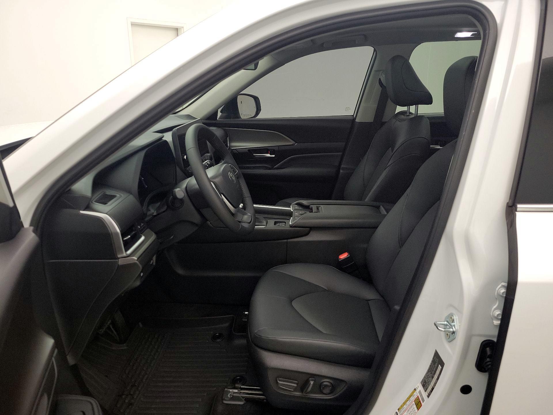 Thumbnail: 2025 Toyota Highlander - 11