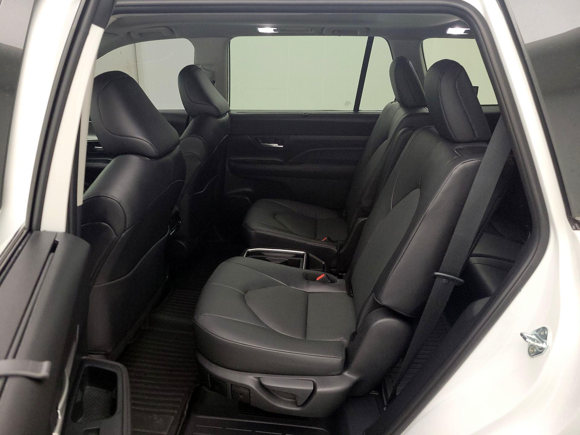 Thumbnail: 2025 Toyota Highlander - 20