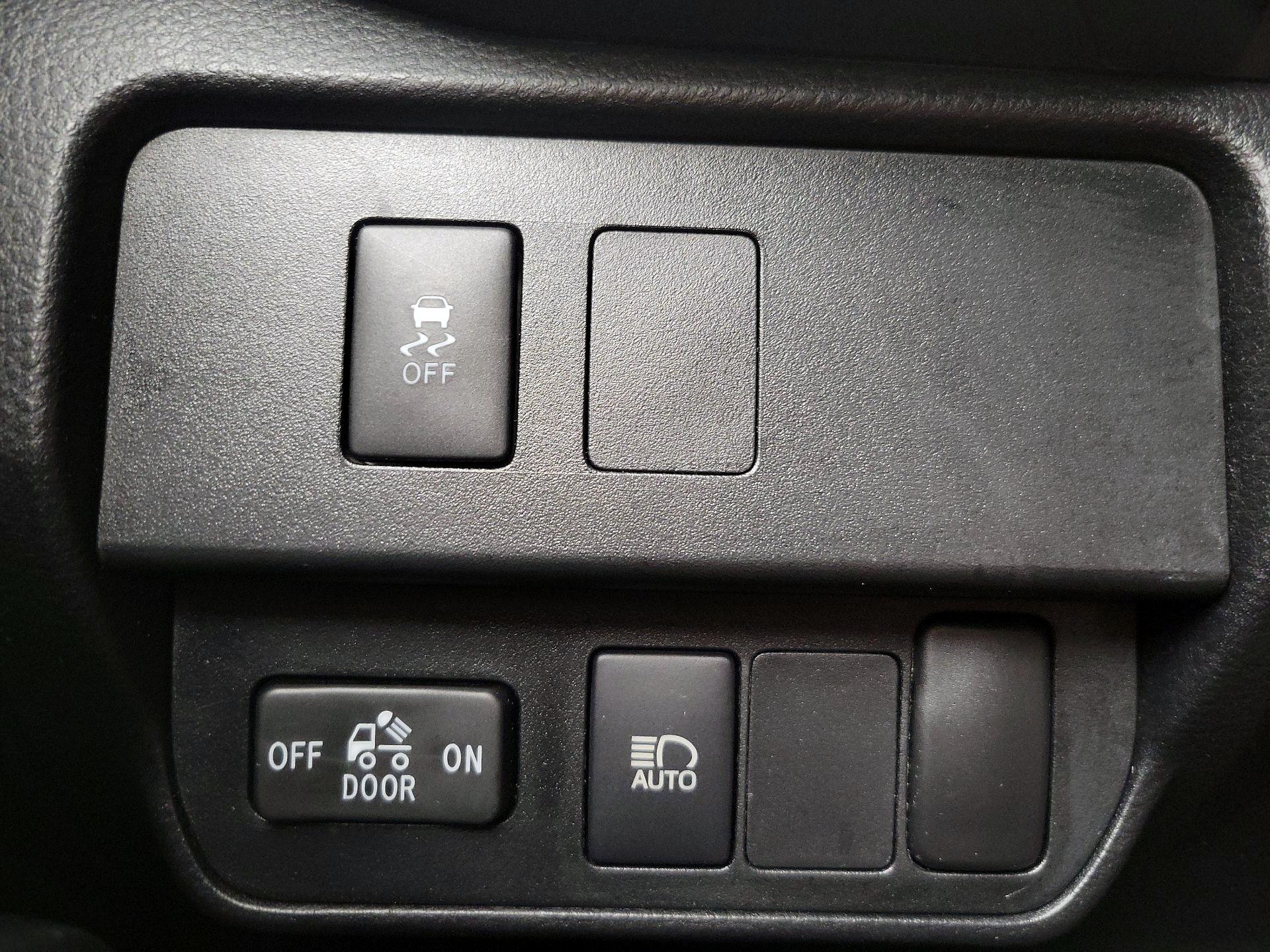 Thumbnail: 2022 Toyota Tacoma - 13