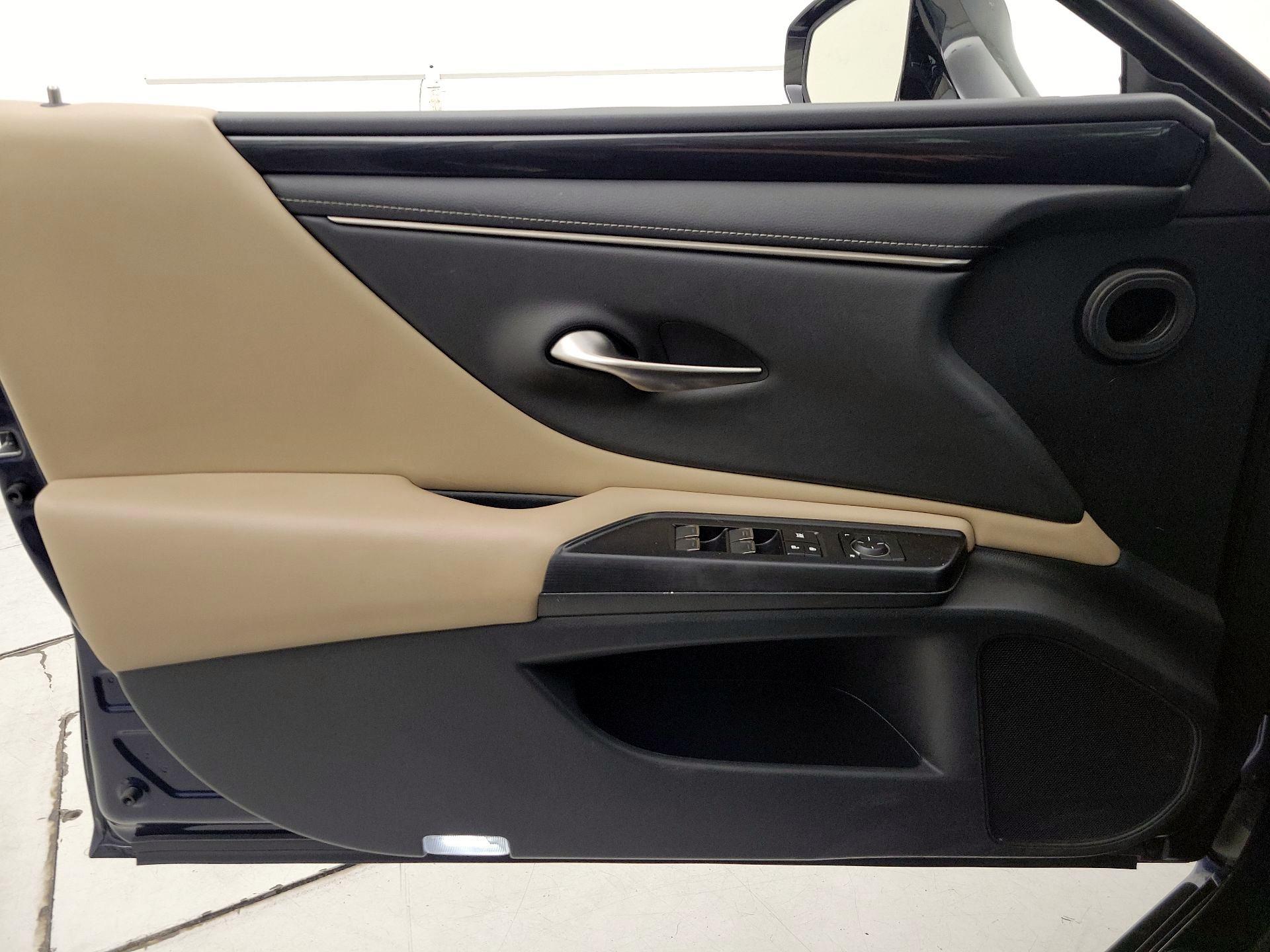 Thumbnail: 2021 Lexus ES - 12