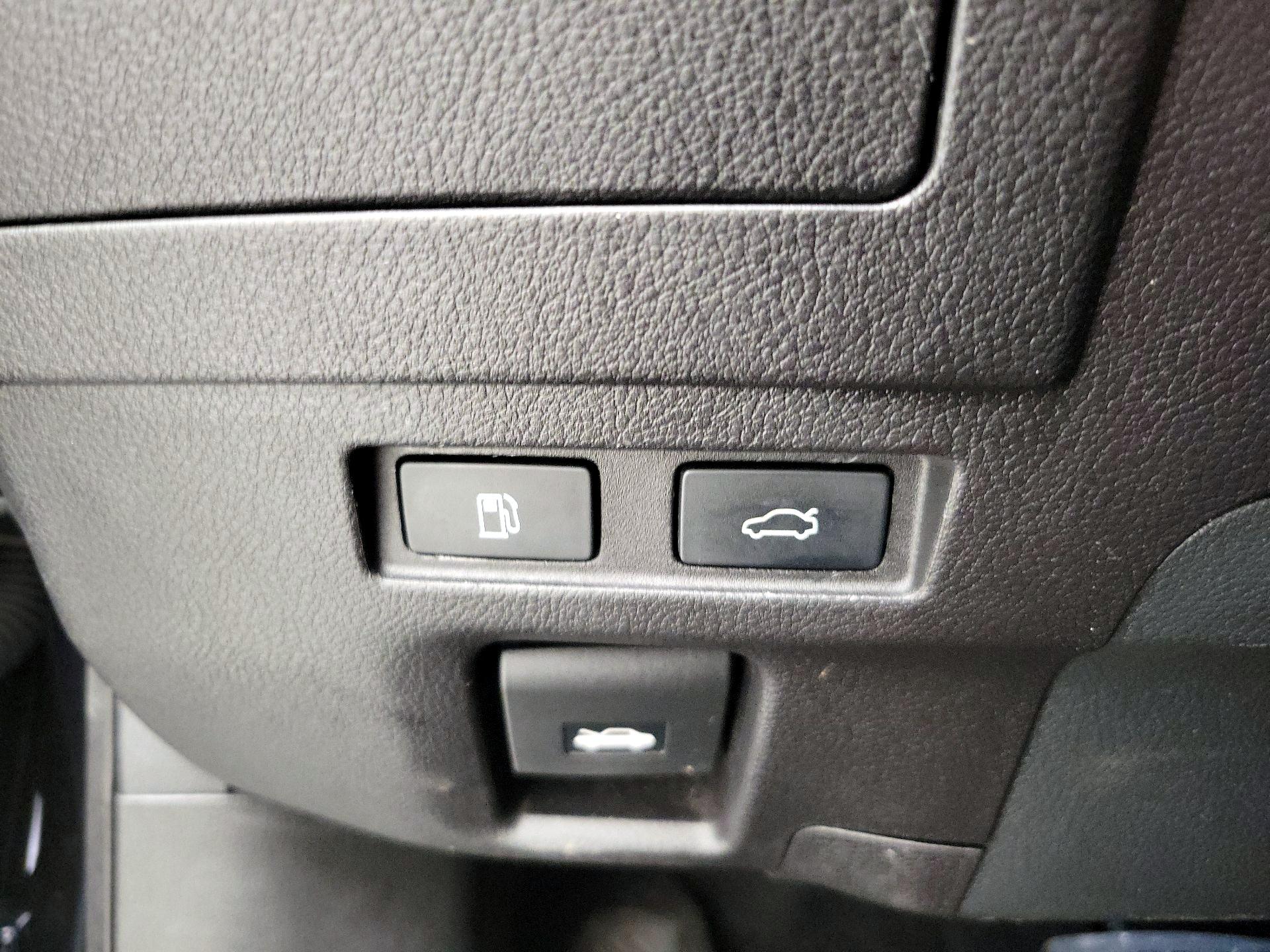 Thumbnail: 2021 Lexus ES - 13